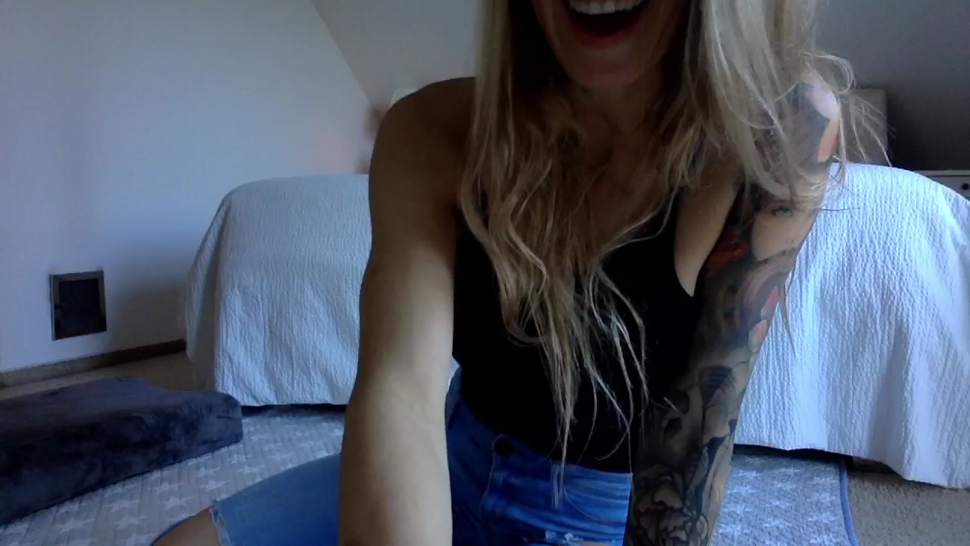 Gallery image thumbnail from OliviePaige's myfreecams stream on, 04/10/2025, 09:02 image 13 of 20