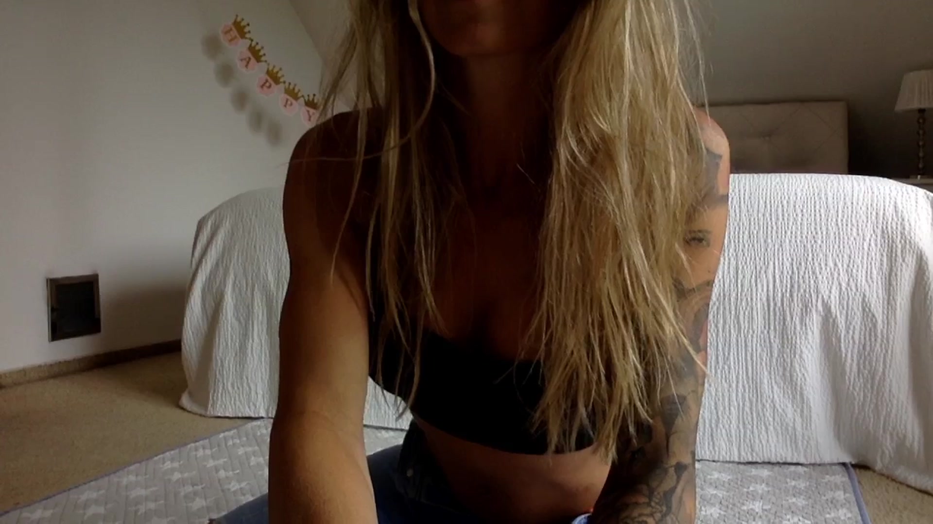Gallery image thumbnail from OliviePaige's myfreecams stream on, 05/29/2025, 09:33 image 4 of 20