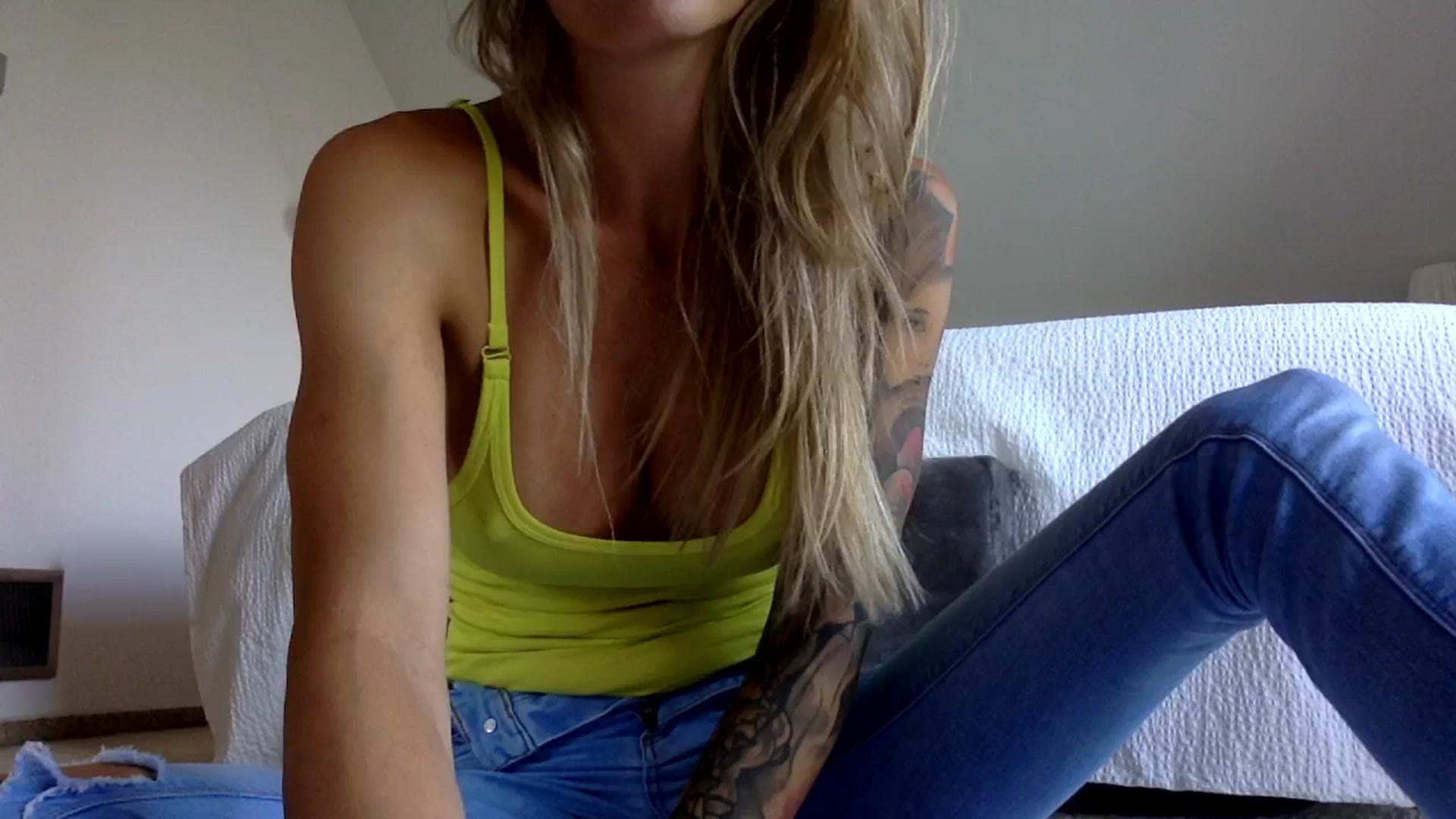 Gallery image thumbnail from OliviePaige's myfreecams stream on, 06/01/2025, 09:11 image 18 of 20