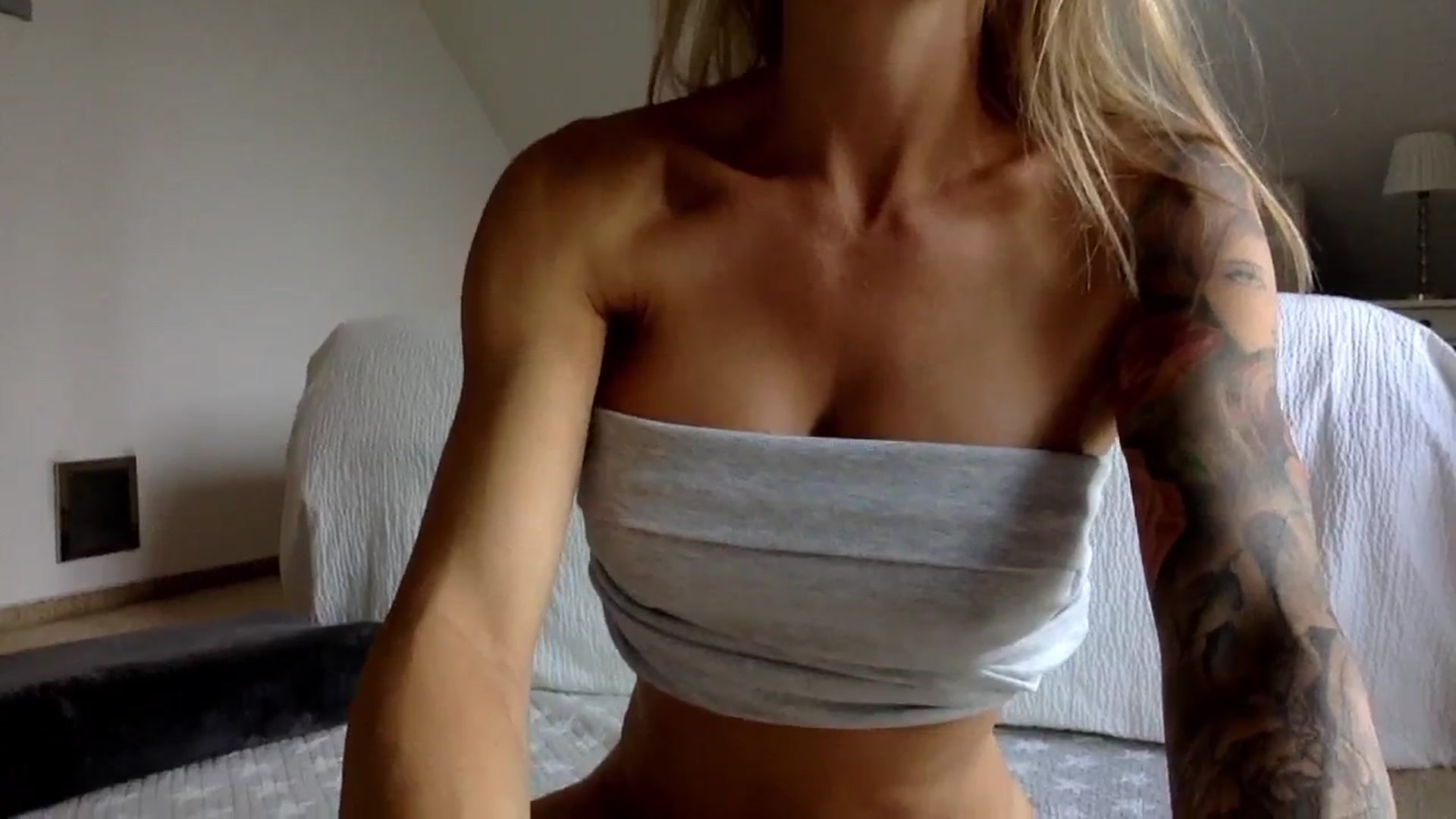 Gallery image thumbnail from OliviePaige's myfreecams stream on, 06/19/2025, 10:11 image 8 of 20