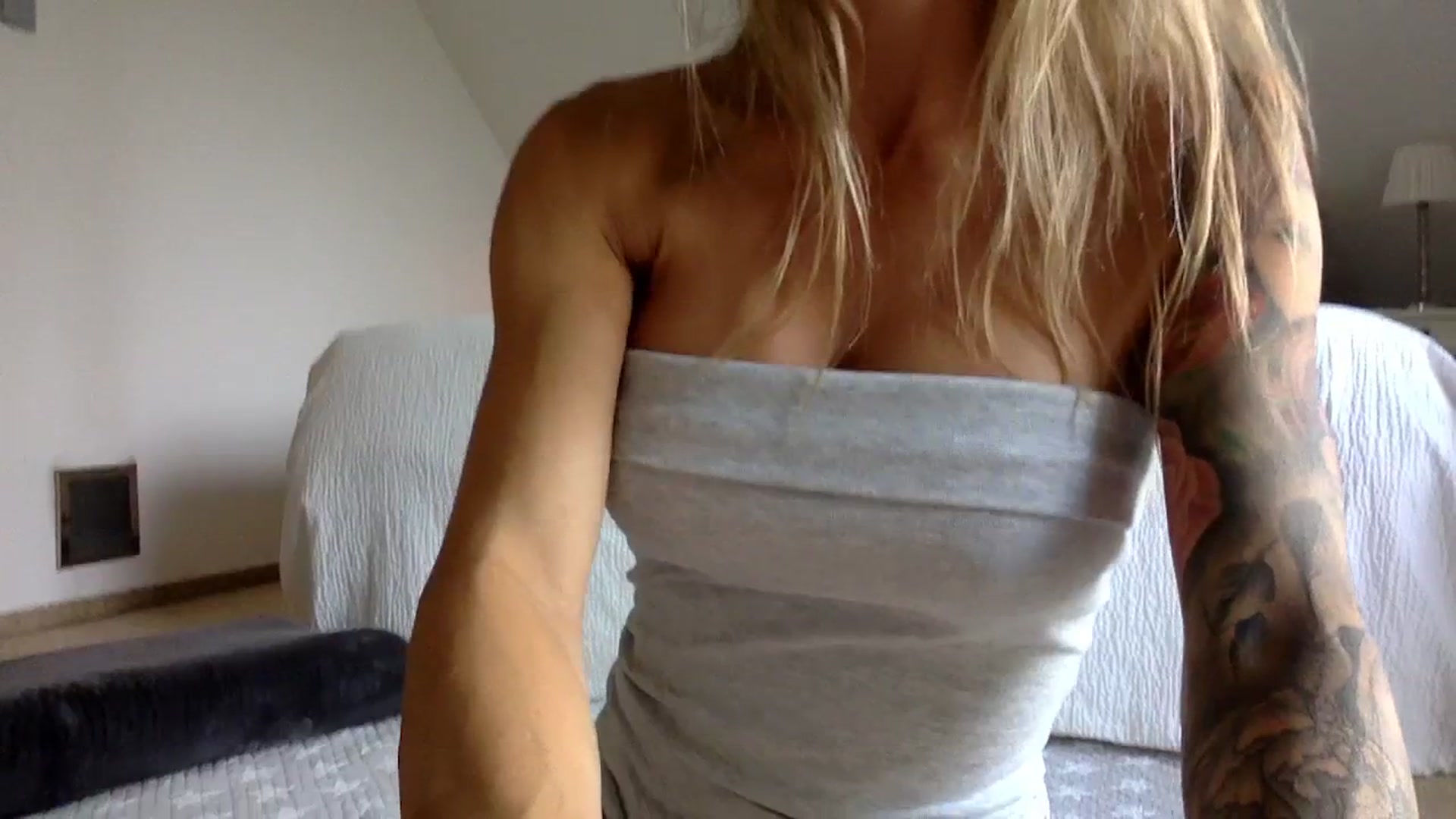 Gallery image thumbnail from OliviePaige's myfreecams stream on, 06/19/2025, 10:11 image 5 of 20