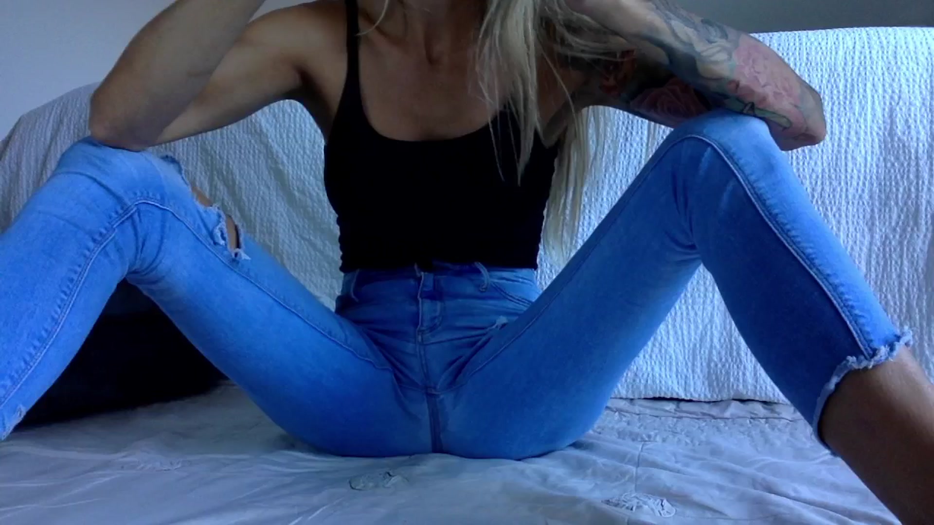 Gallery image thumbnail from OliviePaige's myfreecams stream on, 08/20/2025, 10:20 image 11 of 20