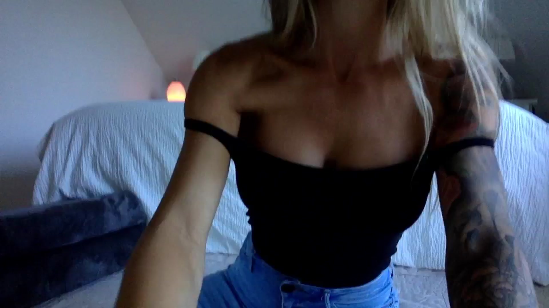 Gallery image thumbnail from OliviePaige's myfreecams stream on, 08/20/2025, 10:20 image 6 of 20