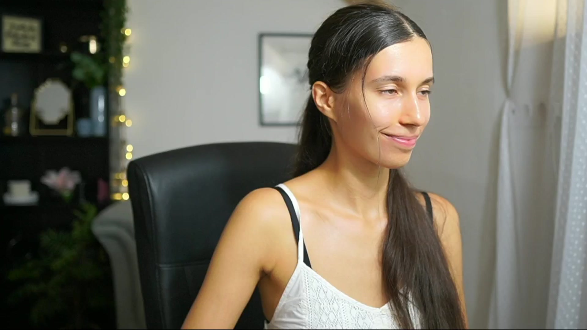 Gallery image thumbnail from Oliviiia_cruz's myfreecams stream on, 09/02/2025, 17:17 image 9 of 20