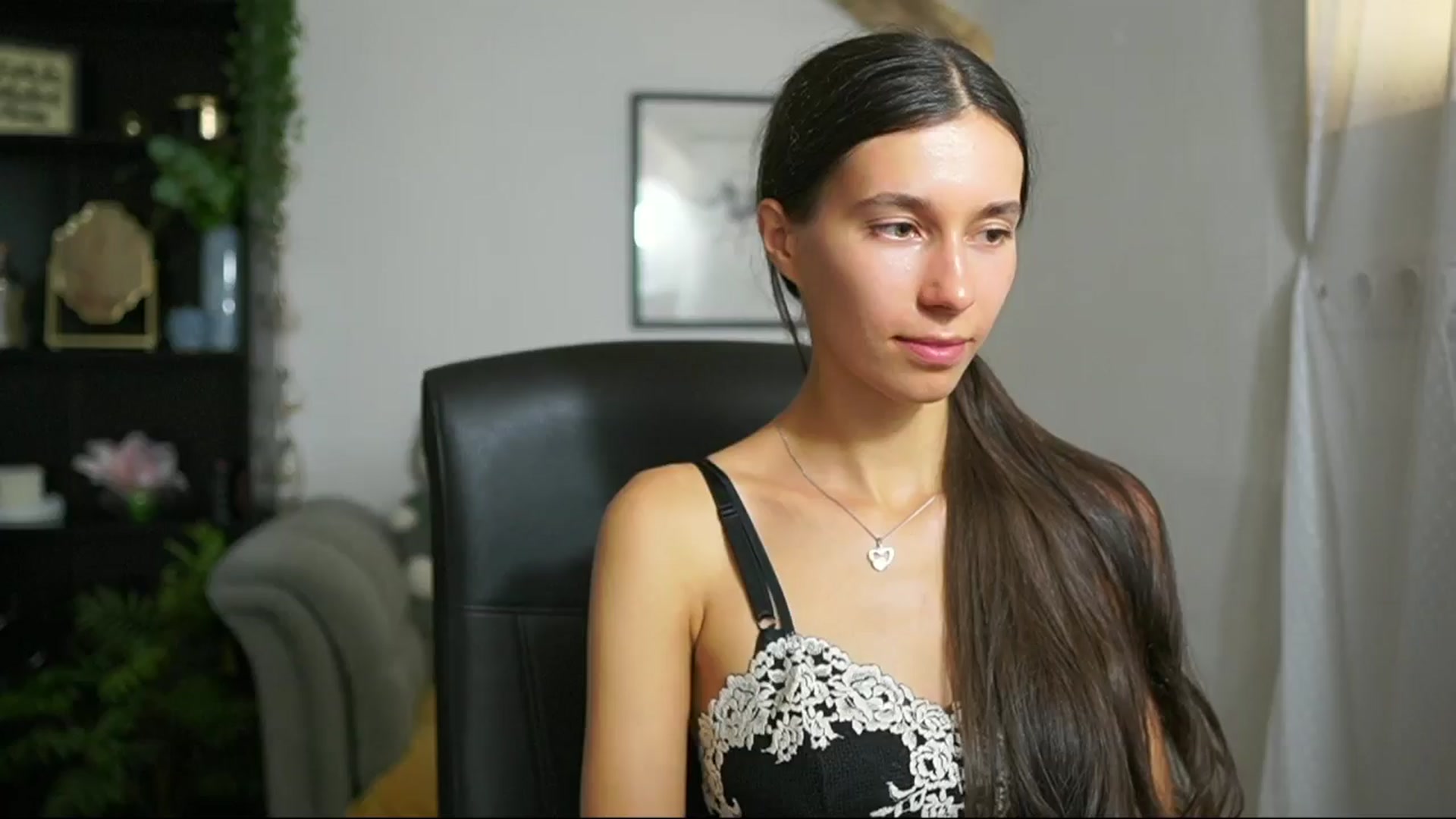 Gallery image thumbnail from Oliviiia_cruz's myfreecams stream on, 09/16/2025, 11:08 image 17 of 20