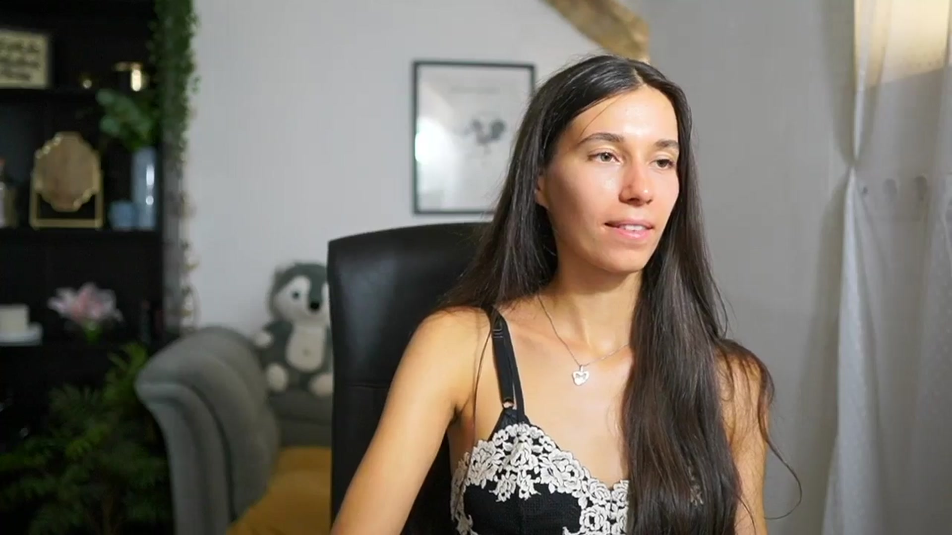 Gallery image thumbnail from Oliviiia_cruz's myfreecams stream on, 09/16/2025, 12:09 image 5 of 20