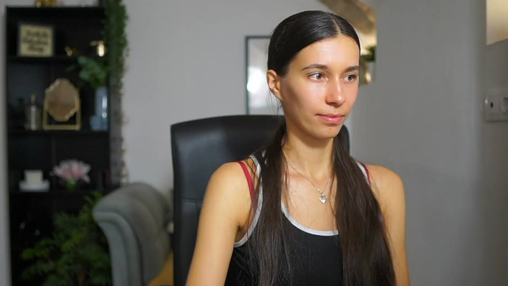 Gallery image thumbnail from Oliviiia_cruz's myfreecams stream on, 10/05/2025, 10:48 image 8 of 20