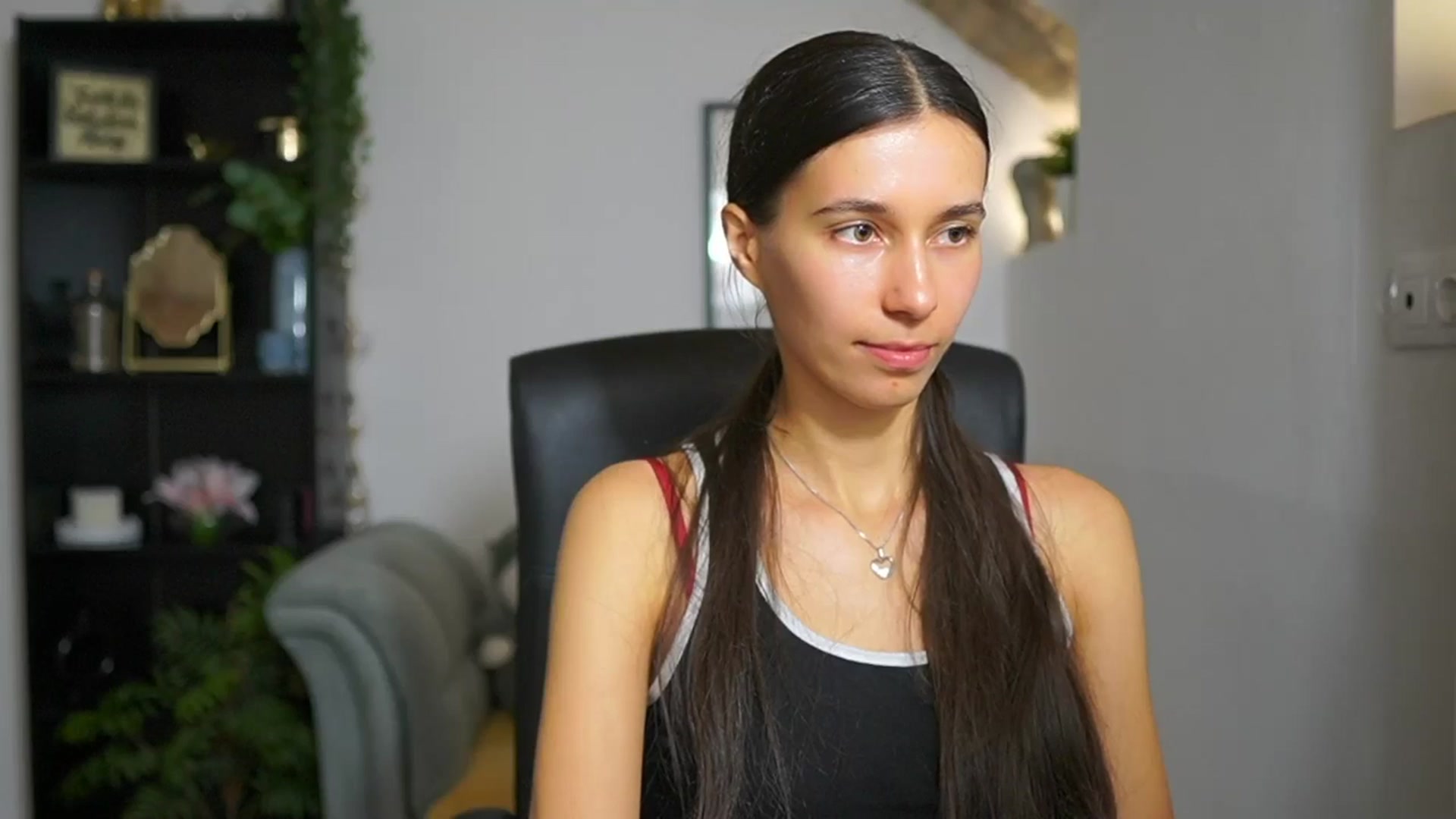 Gallery image thumbnail from Oliviiia_cruz's myfreecams stream on, 10/05/2025, 10:48 image 7 of 20