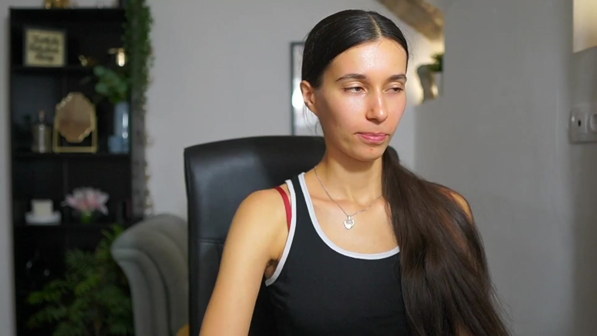 Gallery image thumbnail from Oliviiia_cruz's myfreecams stream on, 10/05/2025, 10:48 image 17 of 20