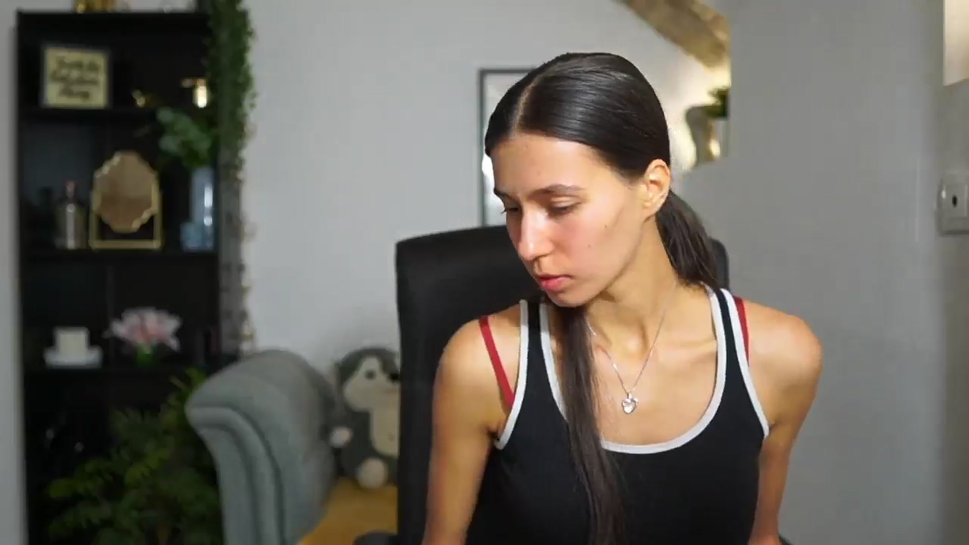 Gallery image thumbnail from Oliviiia_cruz's myfreecams stream on, 10/05/2025, 10:48 image 3 of 20