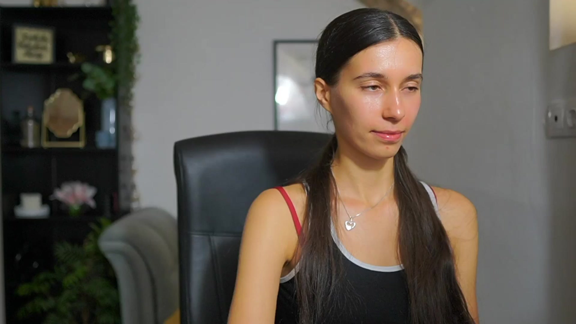 Gallery image thumbnail from Oliviiia_cruz's myfreecams stream on, 10/05/2025, 10:48 image 5 of 20
