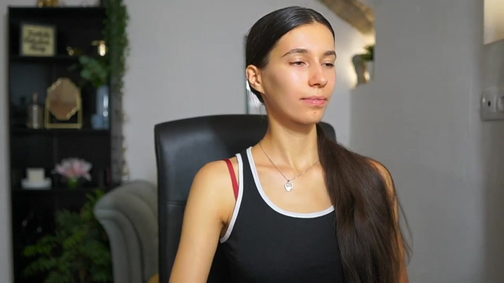 Gallery image thumbnail from Oliviiia_cruz's myfreecams stream on, 10/05/2025, 10:48 image 18 of 20