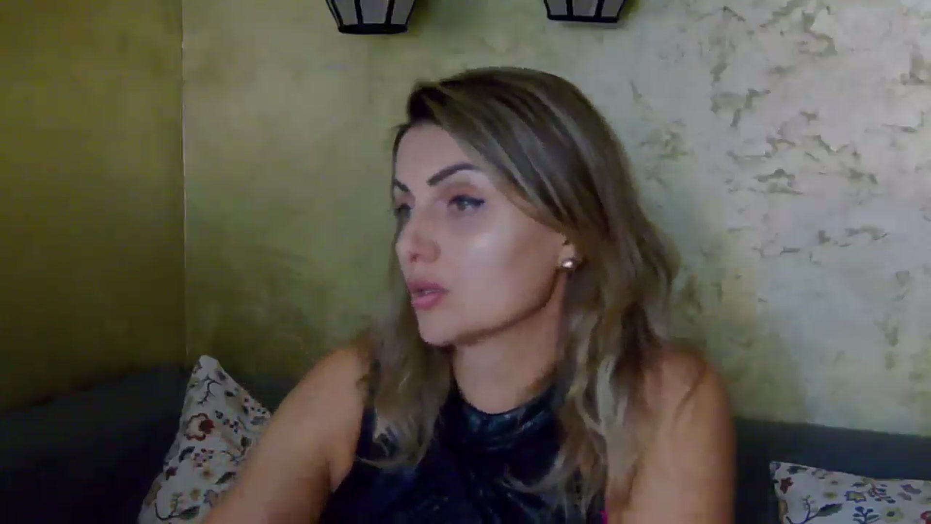Gallery image thumbnail from OlivyaMoon's myfreecams stream on, 10/07/2025, 01:42 image 10 of 20