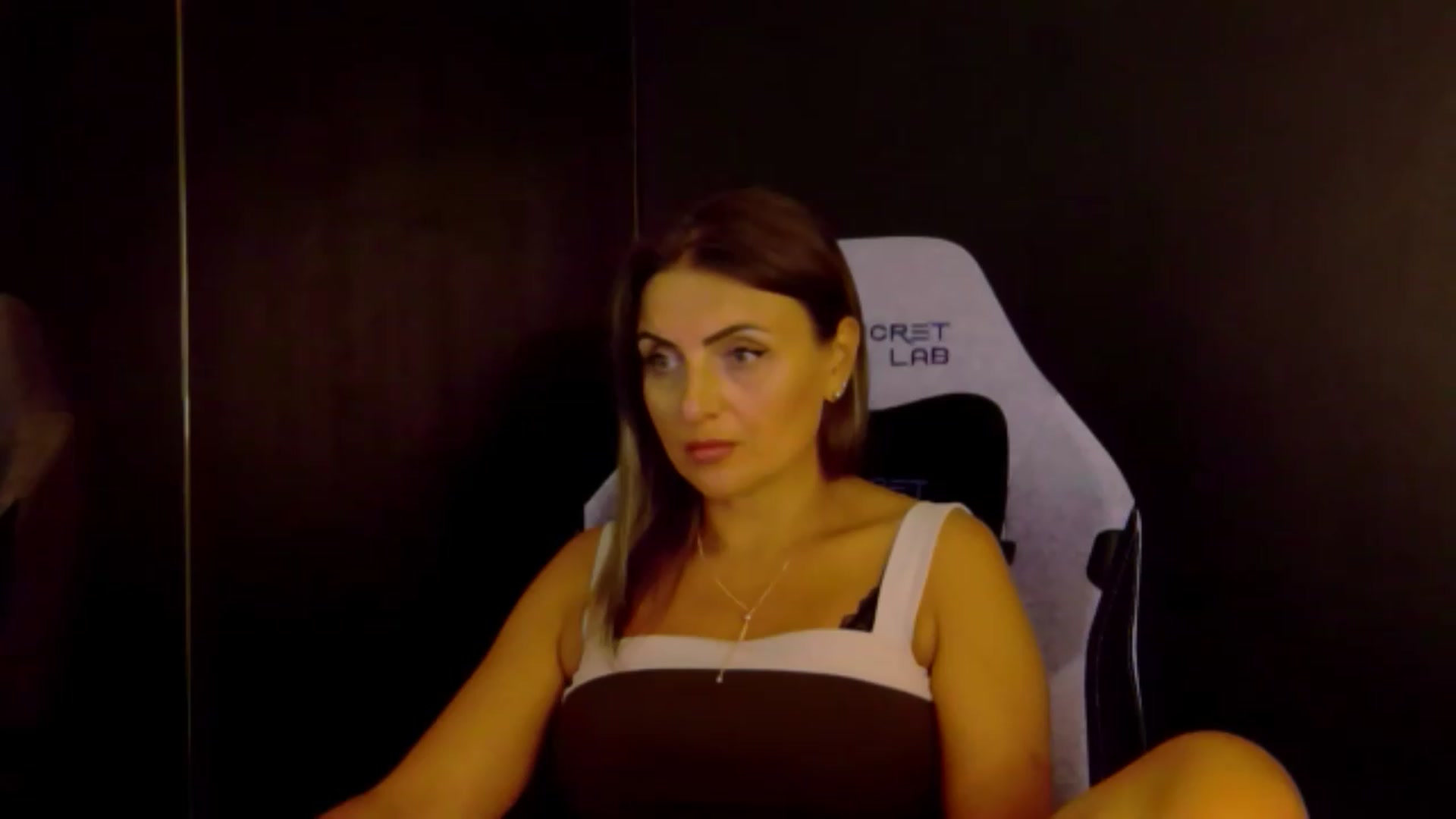 Gallery image thumbnail from OlivyaMoon's myfreecams stream on, 08/04/2026, 24:02 image 15 of 20