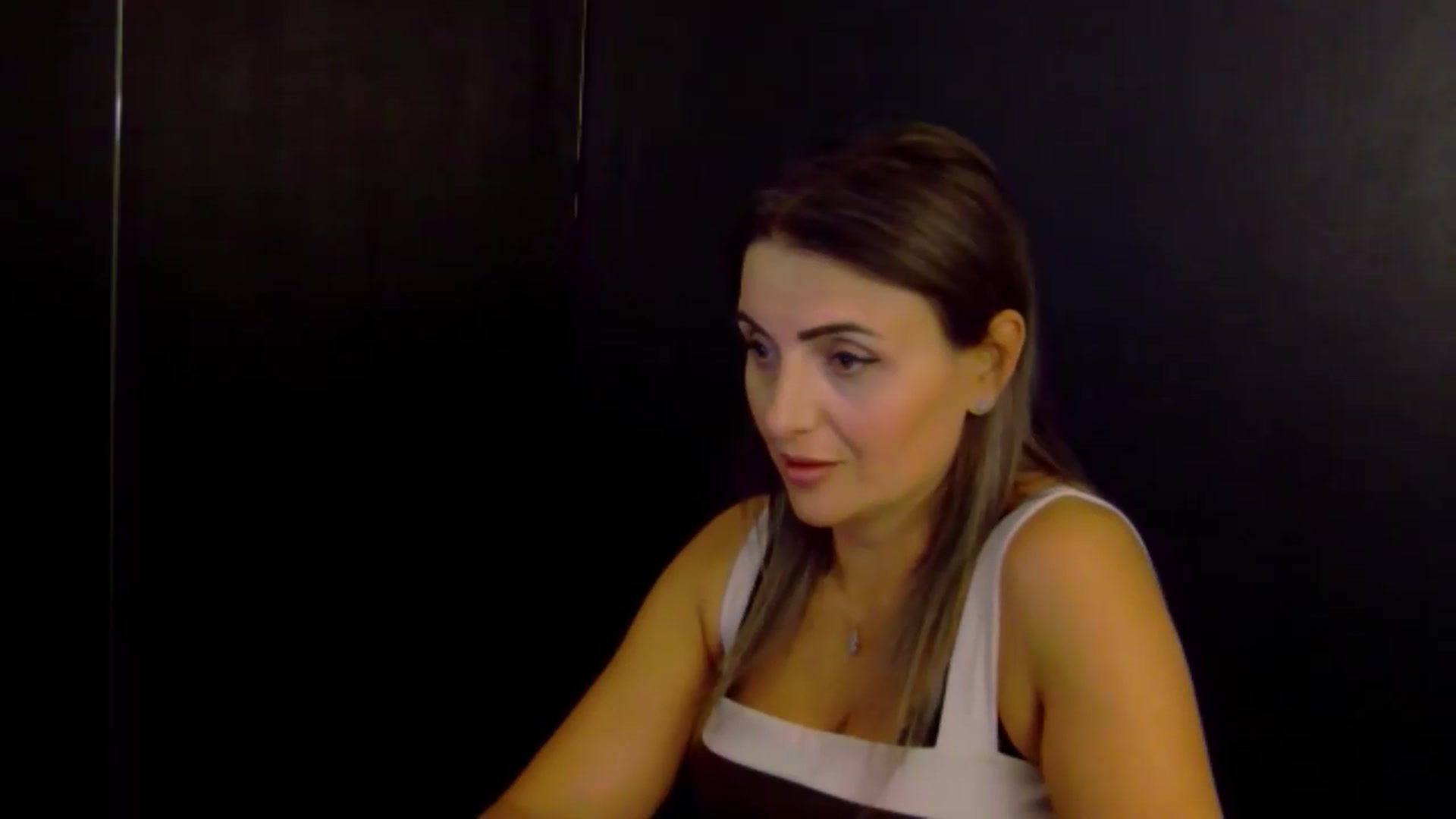 Gallery image thumbnail from OlivyaMoon's myfreecams stream on, 08/15/2026, 03:43 image 13 of 20