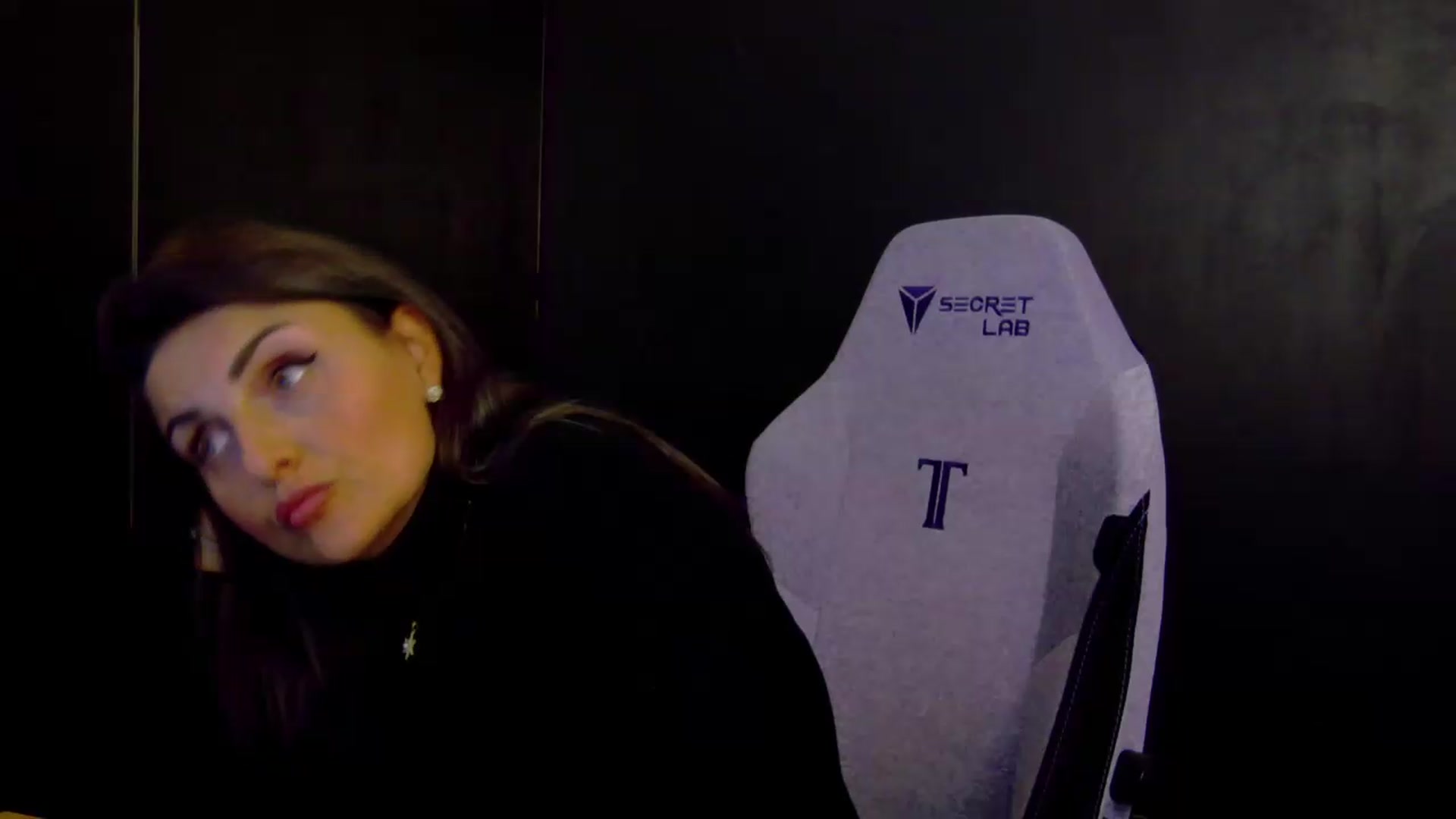 Gallery image thumbnail from OlivyaMoon's myfreecams stream on, 08/28/2026, 24:24 image 11 of 20