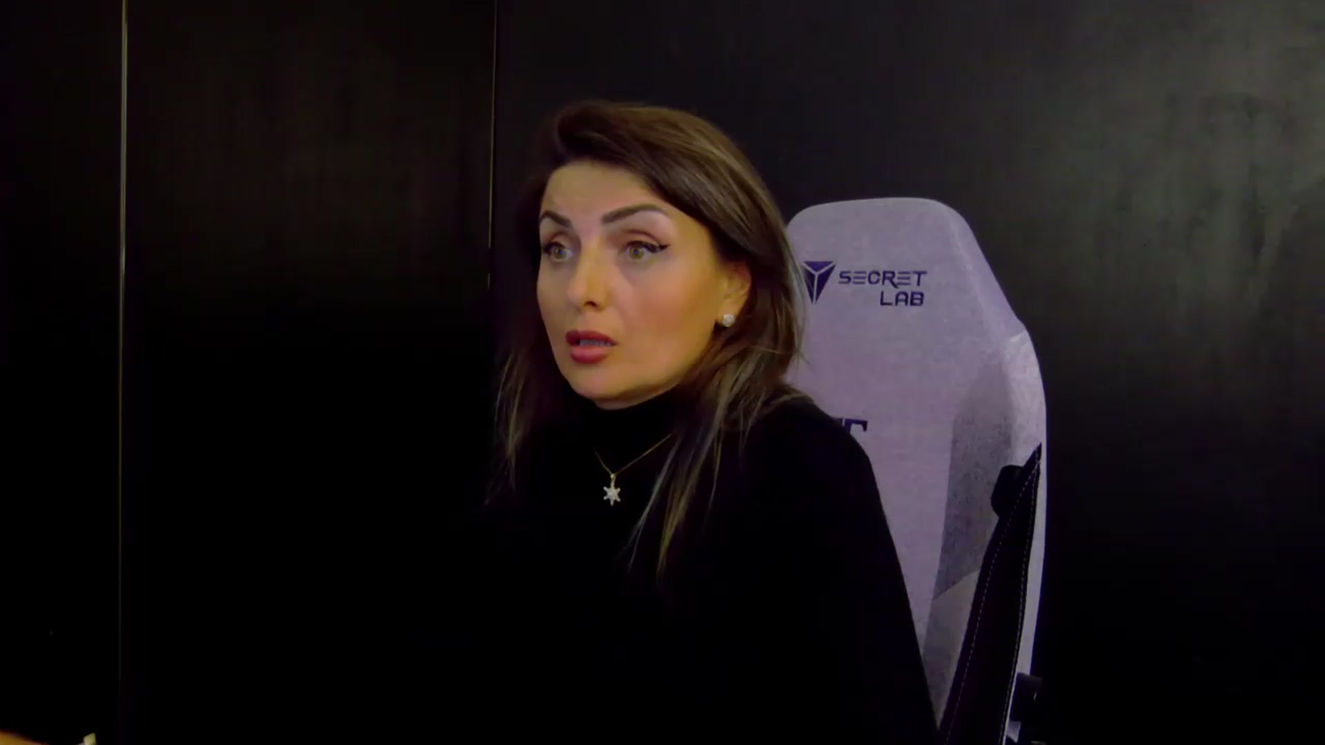 Gallery image thumbnail from OlivyaMoon's myfreecams stream on, 08/28/2026, 24:24 image 18 of 20