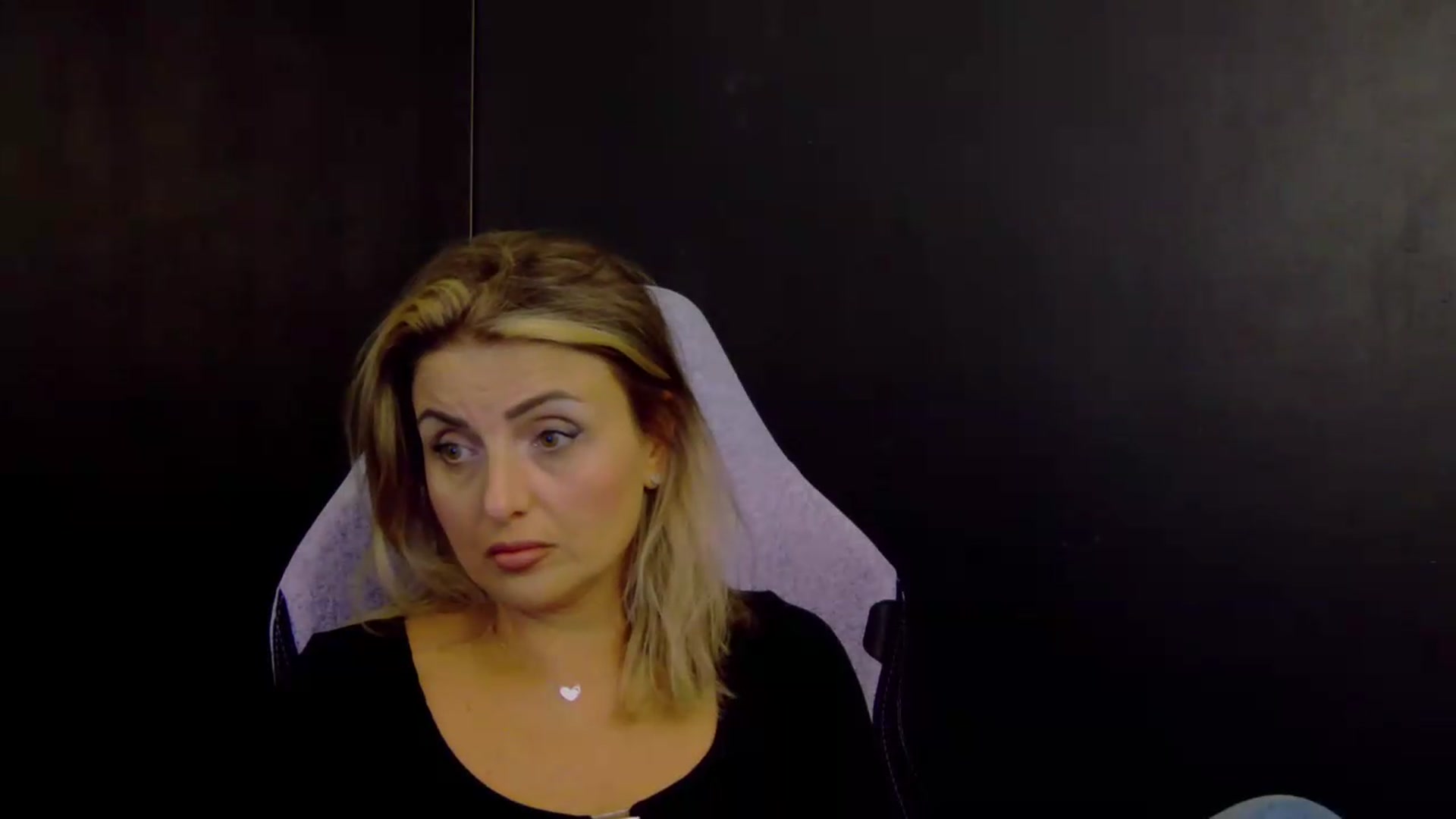 Gallery image thumbnail from OlivyaMoon's myfreecams stream on, 09/17/2026, 24:33 image 16 of 20