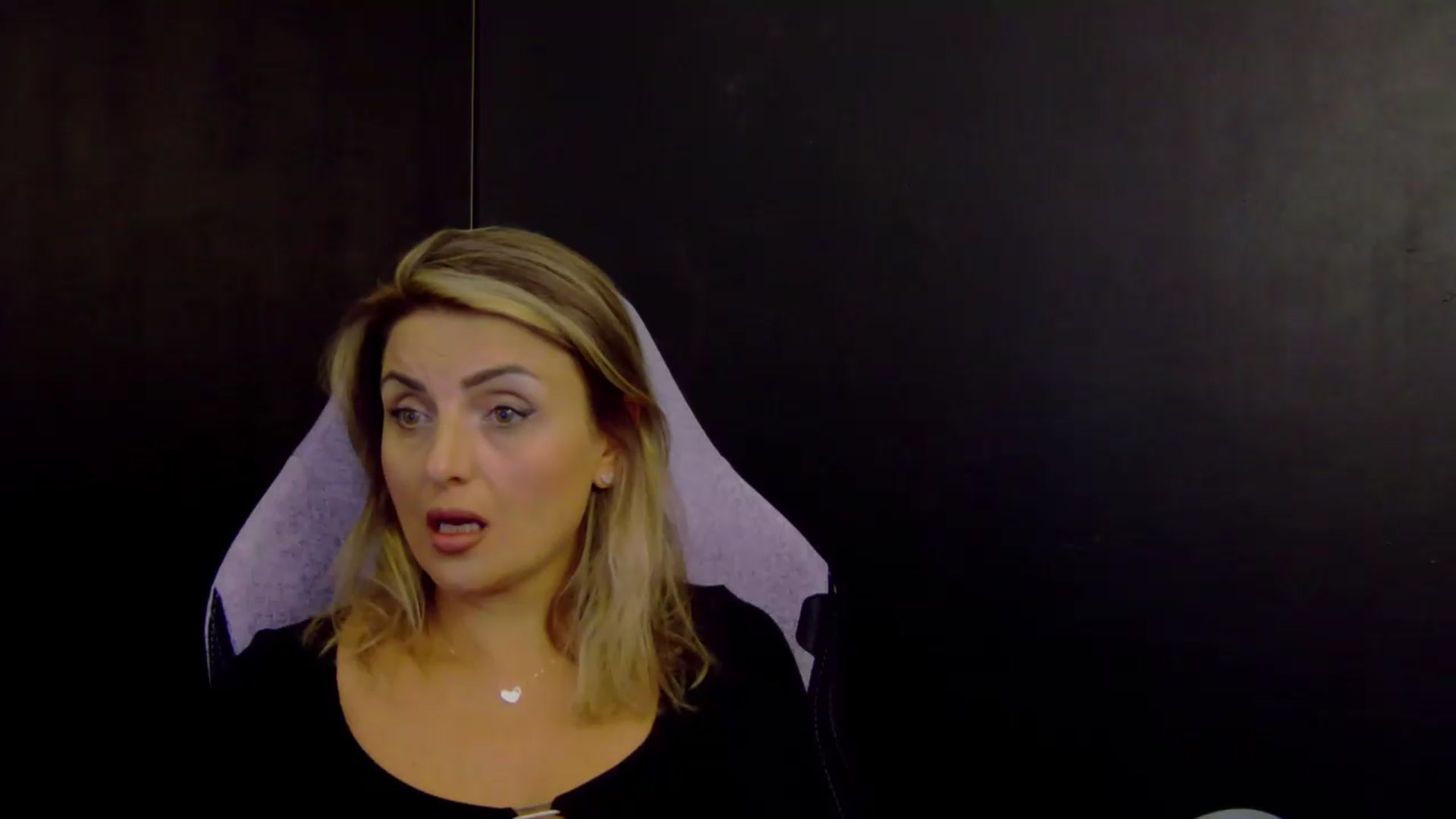 Gallery image thumbnail from OlivyaMoon's myfreecams stream on, 09/17/2026, 24:33 image 18 of 20