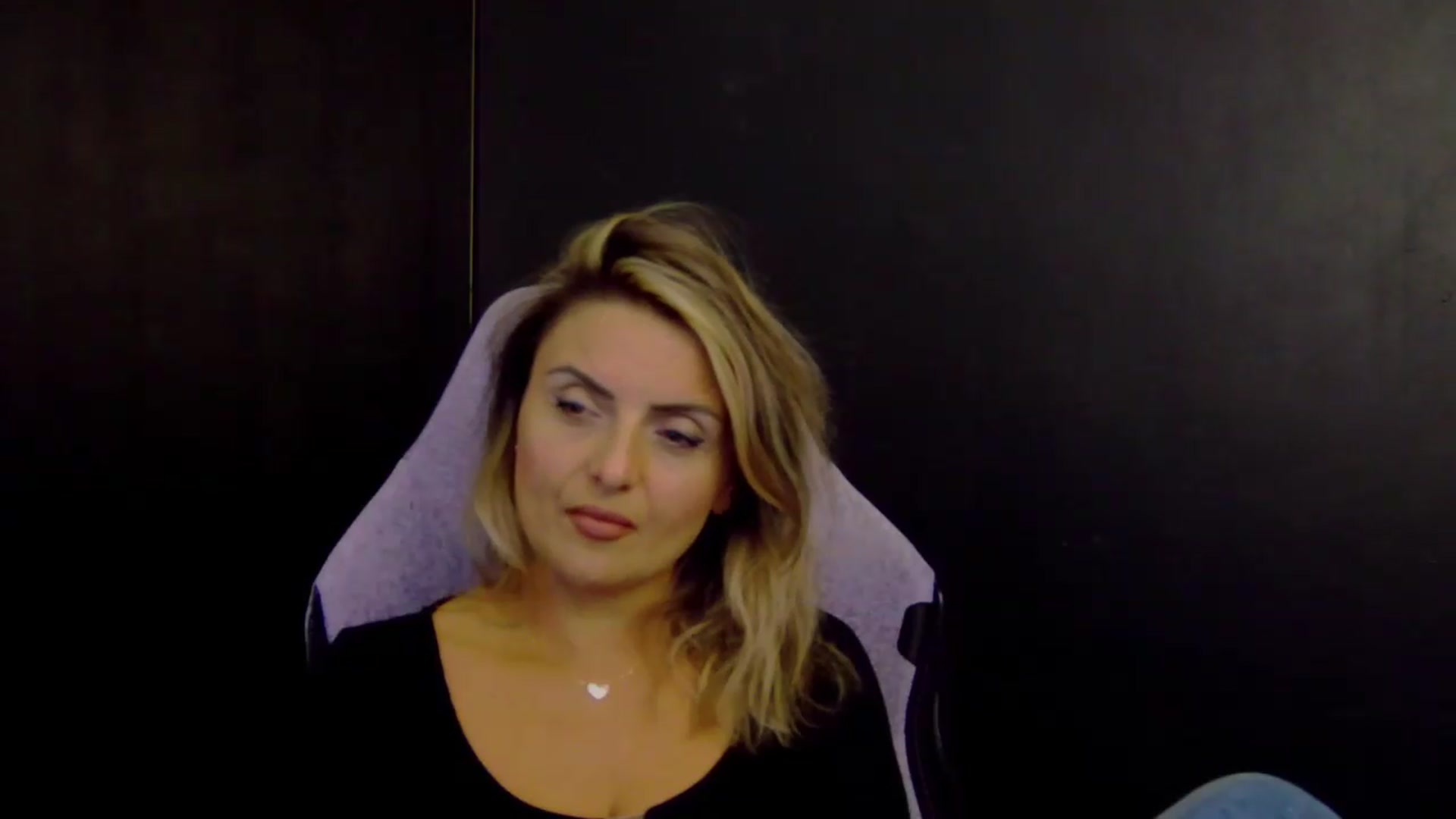 Gallery image thumbnail from OlivyaMoon's myfreecams stream on, 09/17/2026, 24:33 image 13 of 20