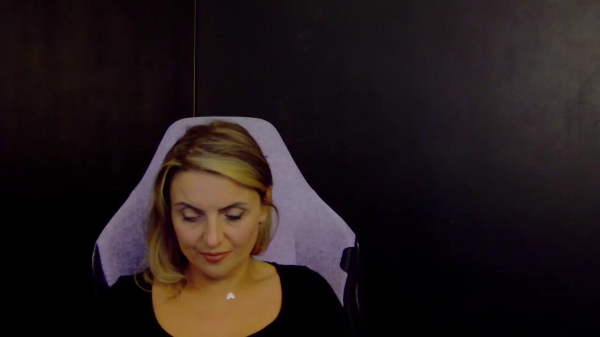 Gallery image thumbnail from OlivyaMoon's myfreecams stream on, 09/17/2026, 24:33 image 4 of 20