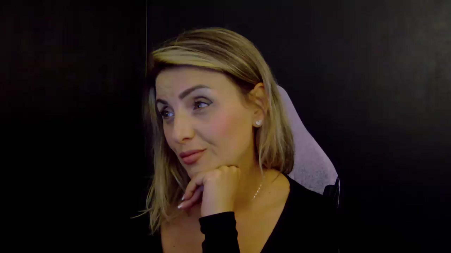 Gallery image thumbnail from OlivyaMoon's myfreecams stream on, 09/17/2026, 24:33 image 12 of 20