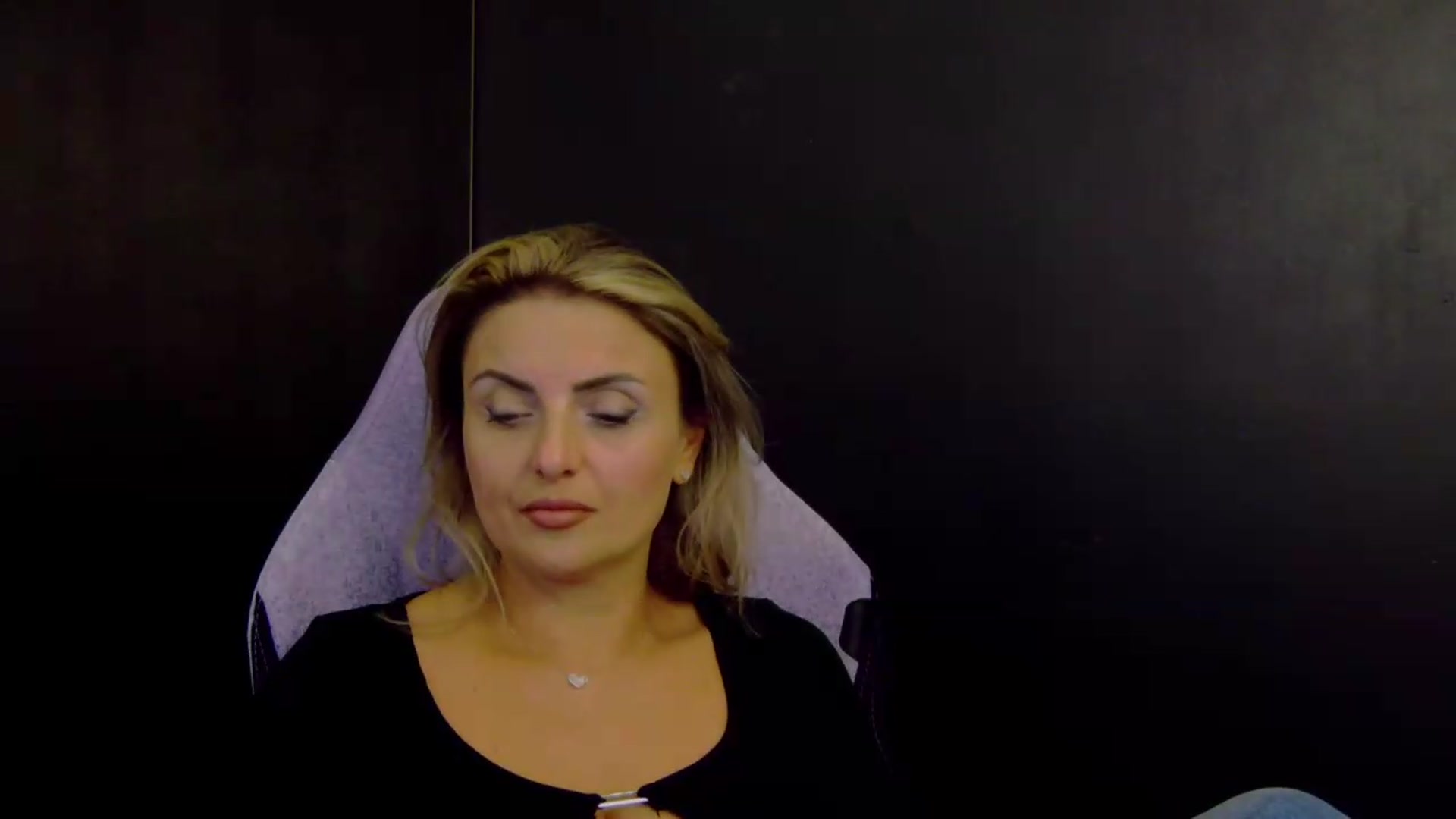 Gallery image thumbnail from OlivyaMoon's myfreecams stream on, 09/17/2026, 24:33 image 15 of 20