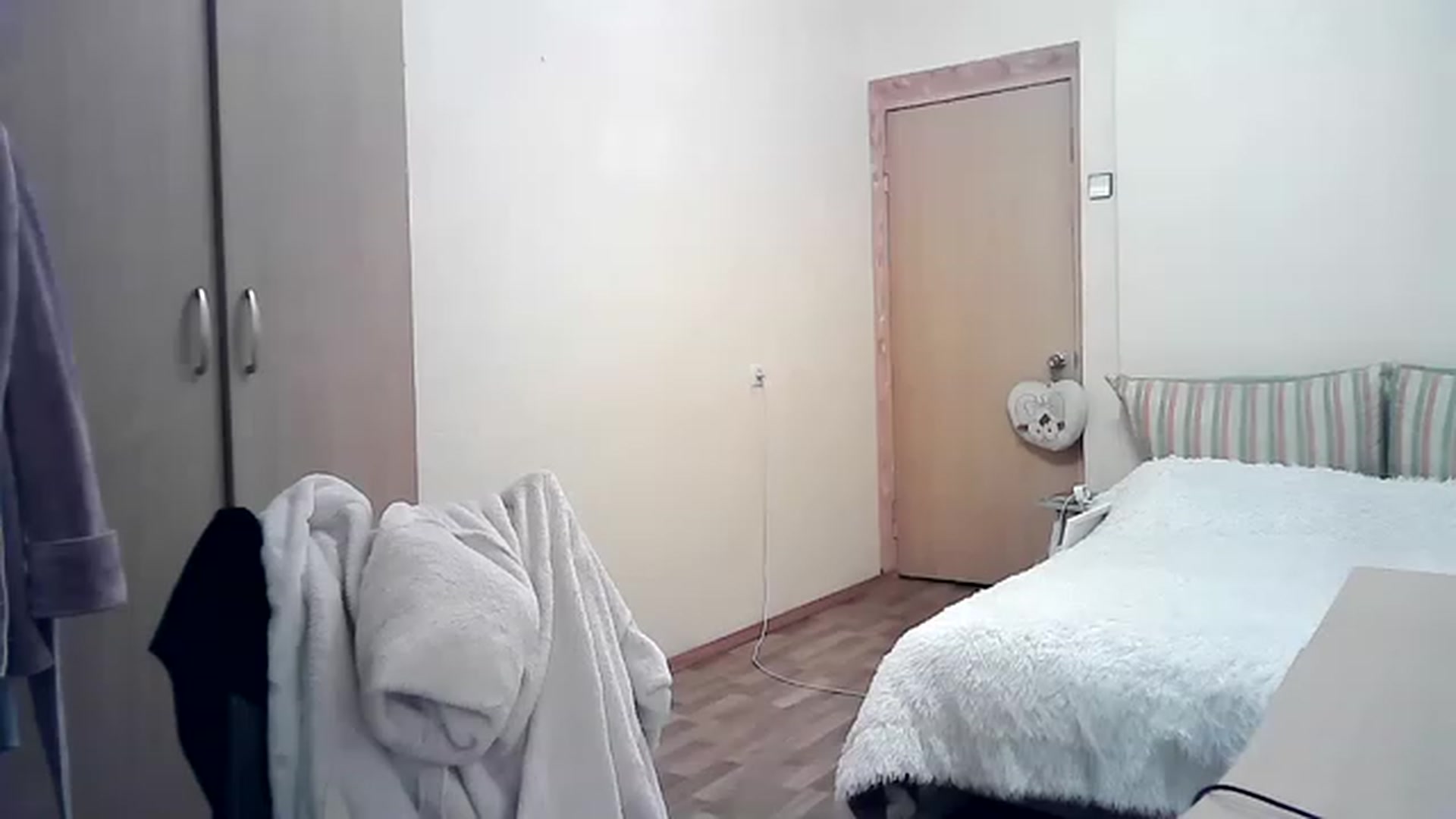 Gallery image thumbnail from Oluur's myfreecams stream on, 05/08/2023, 18:32 image 7 of 20