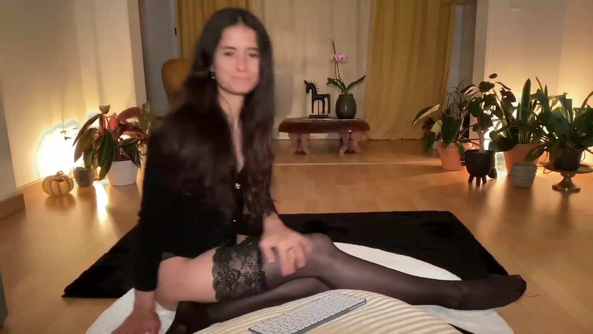 Gallery image thumbnail from Olympia_'s myfreecams stream on, 12/06/2022, 01:06 image 17 of 20