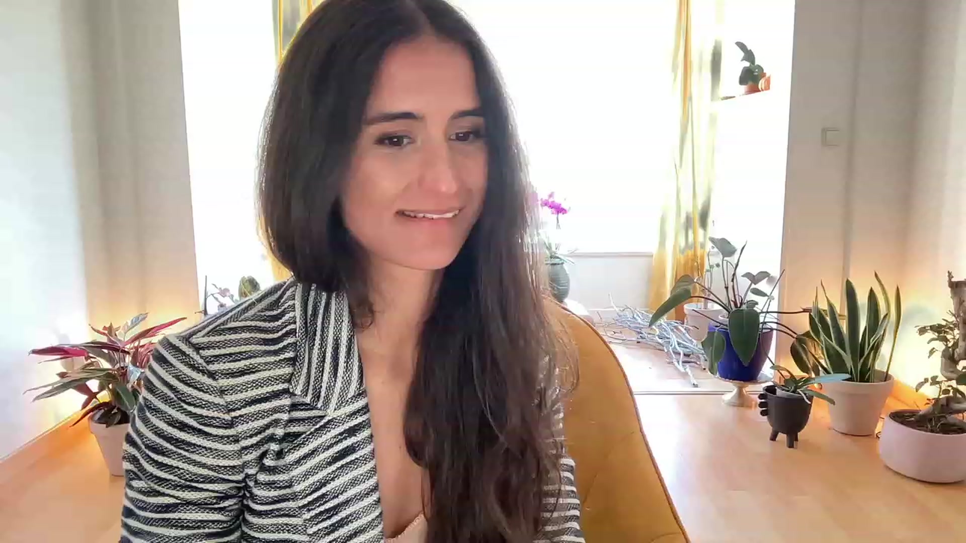 Gallery image thumbnail from Olympia_'s myfreecams stream on, 05/19/2023, 11:25 image 10 of 20