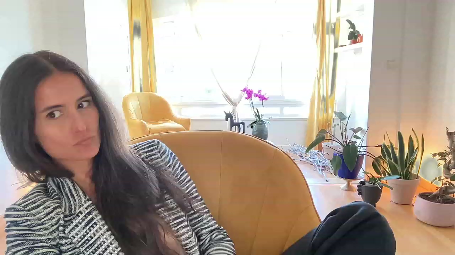 Gallery image thumbnail from Olympia_'s myfreecams stream on, 05/19/2023, 12:10 image 4 of 20