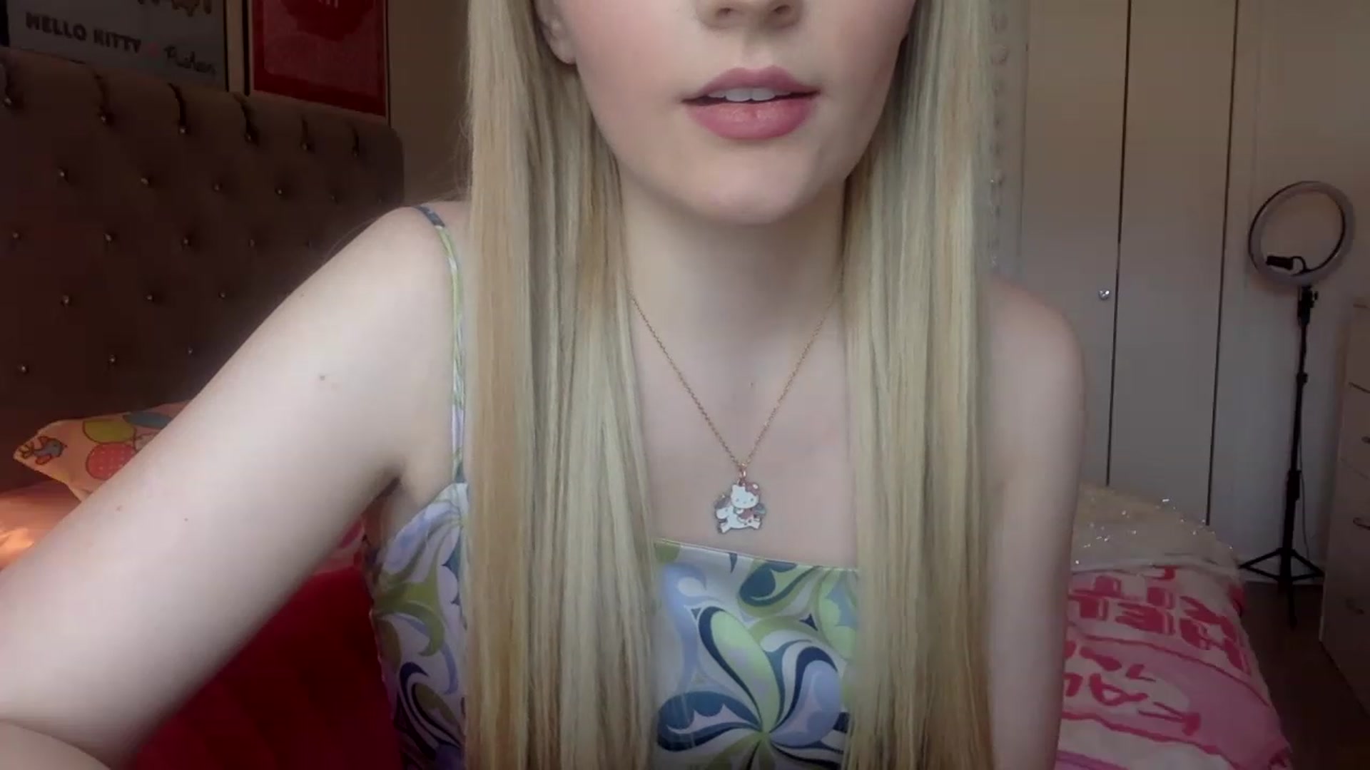 Gallery image thumbnail from Omg_emily's myfreecams stream on, 03/28/2023, 20:13 image 4 of 20