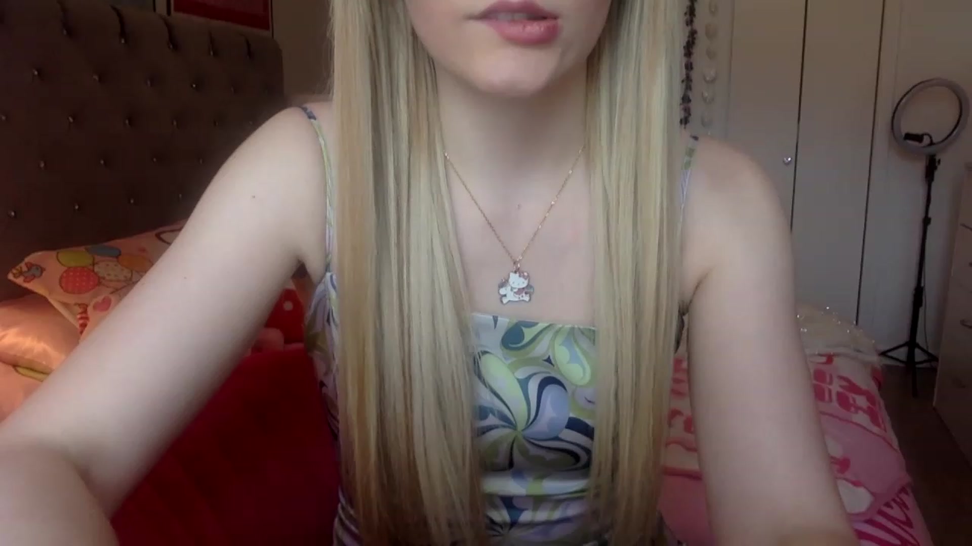 Gallery image thumbnail from Omg_emily's myfreecams stream on, 03/28/2023, 20:13 image 3 of 20