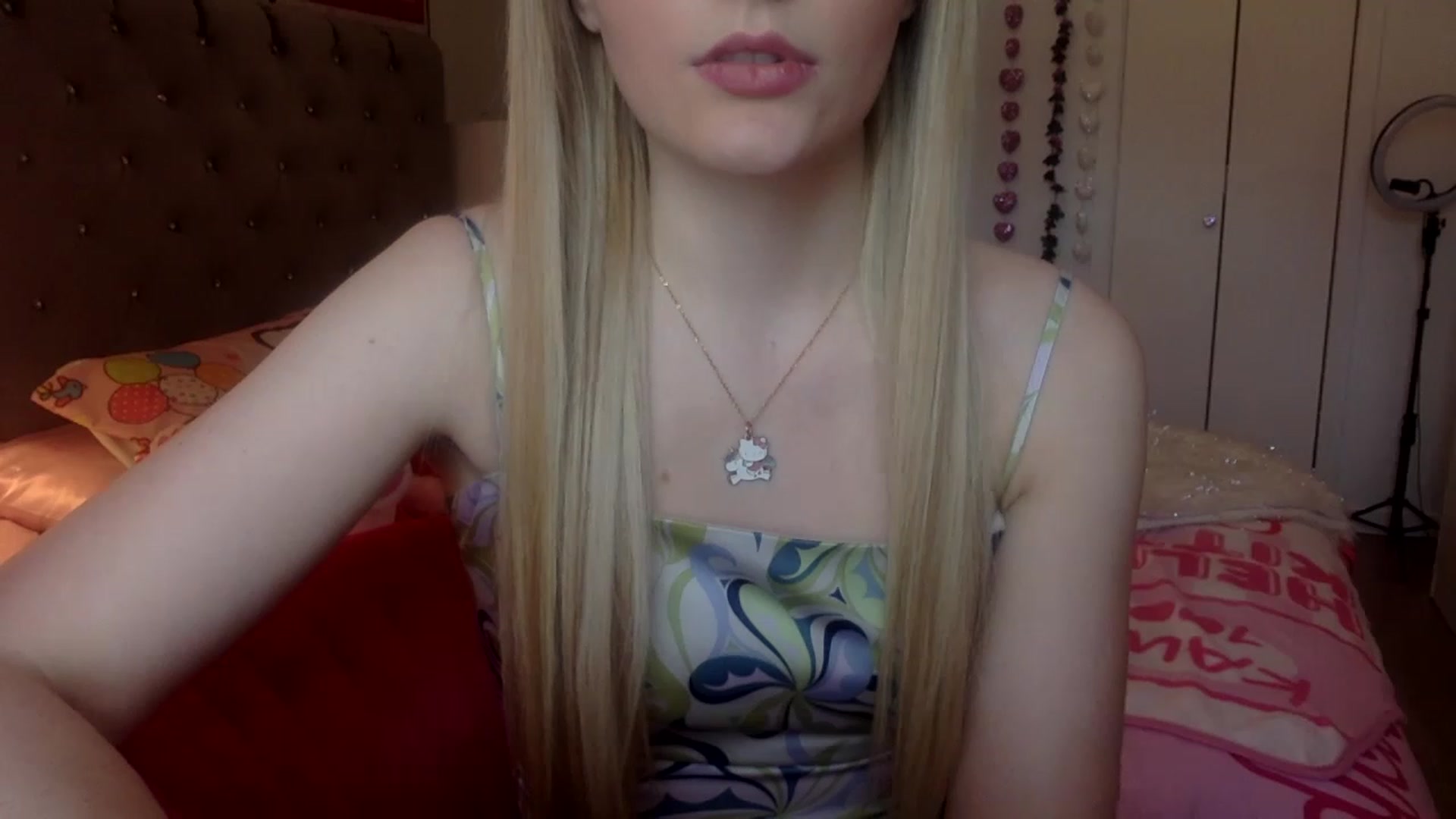 Gallery image thumbnail from Omg_emily's myfreecams stream on, 03/28/2023, 20:13 image 18 of 20