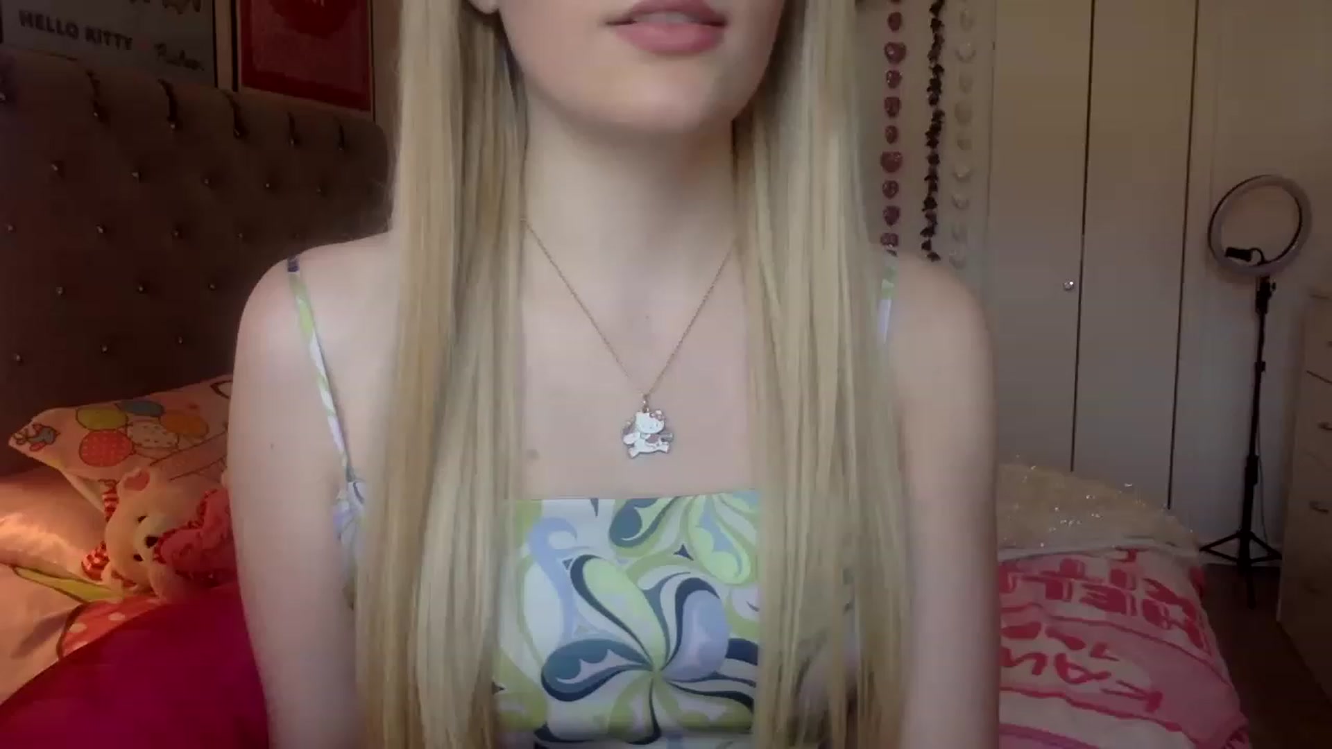 Gallery image thumbnail from Omg_emily's myfreecams stream on, 03/28/2023, 20:13 image 9 of 20