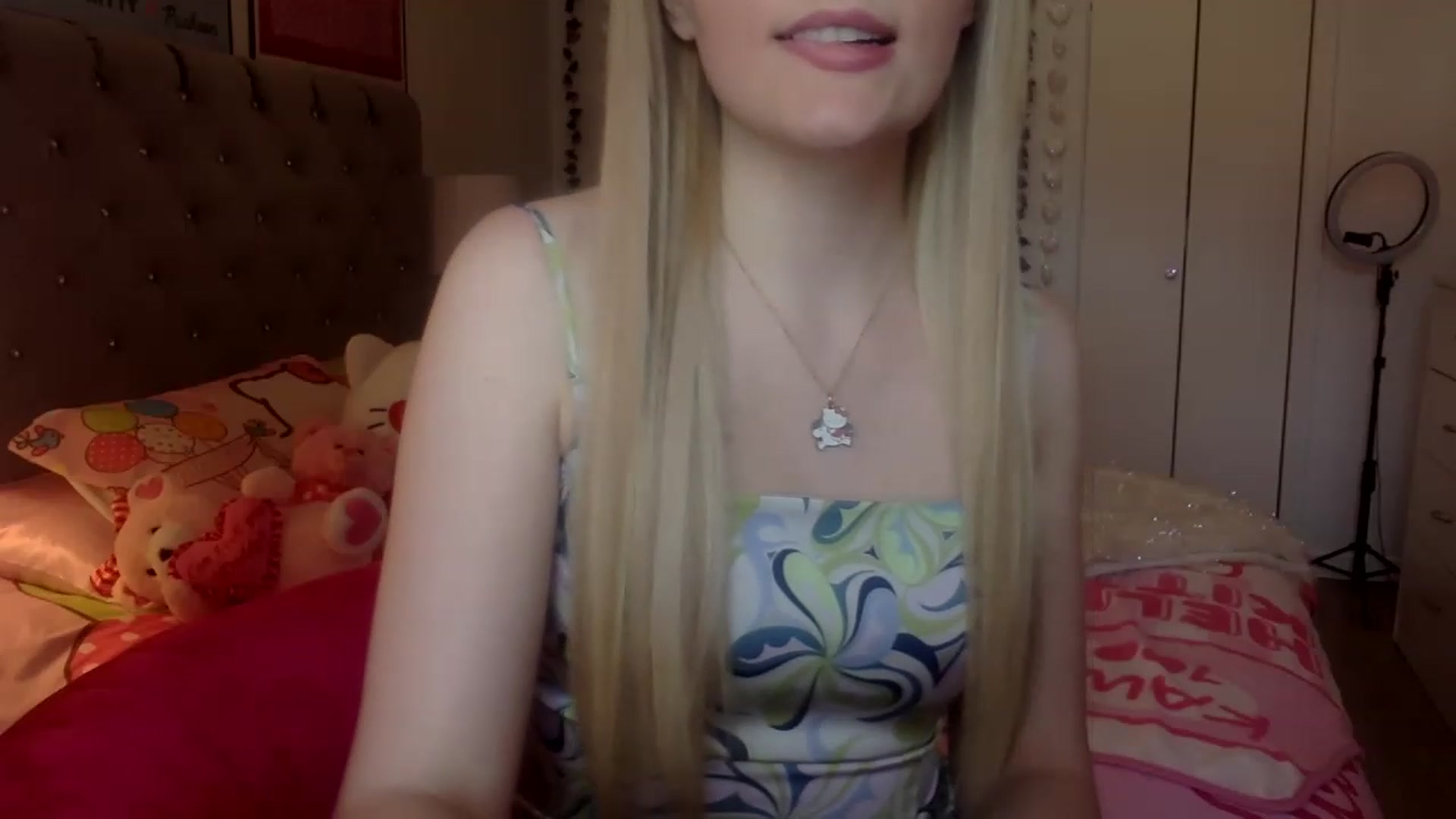 Gallery image thumbnail from Omg_emily's myfreecams stream on, 03/28/2023, 20:13 image 16 of 20