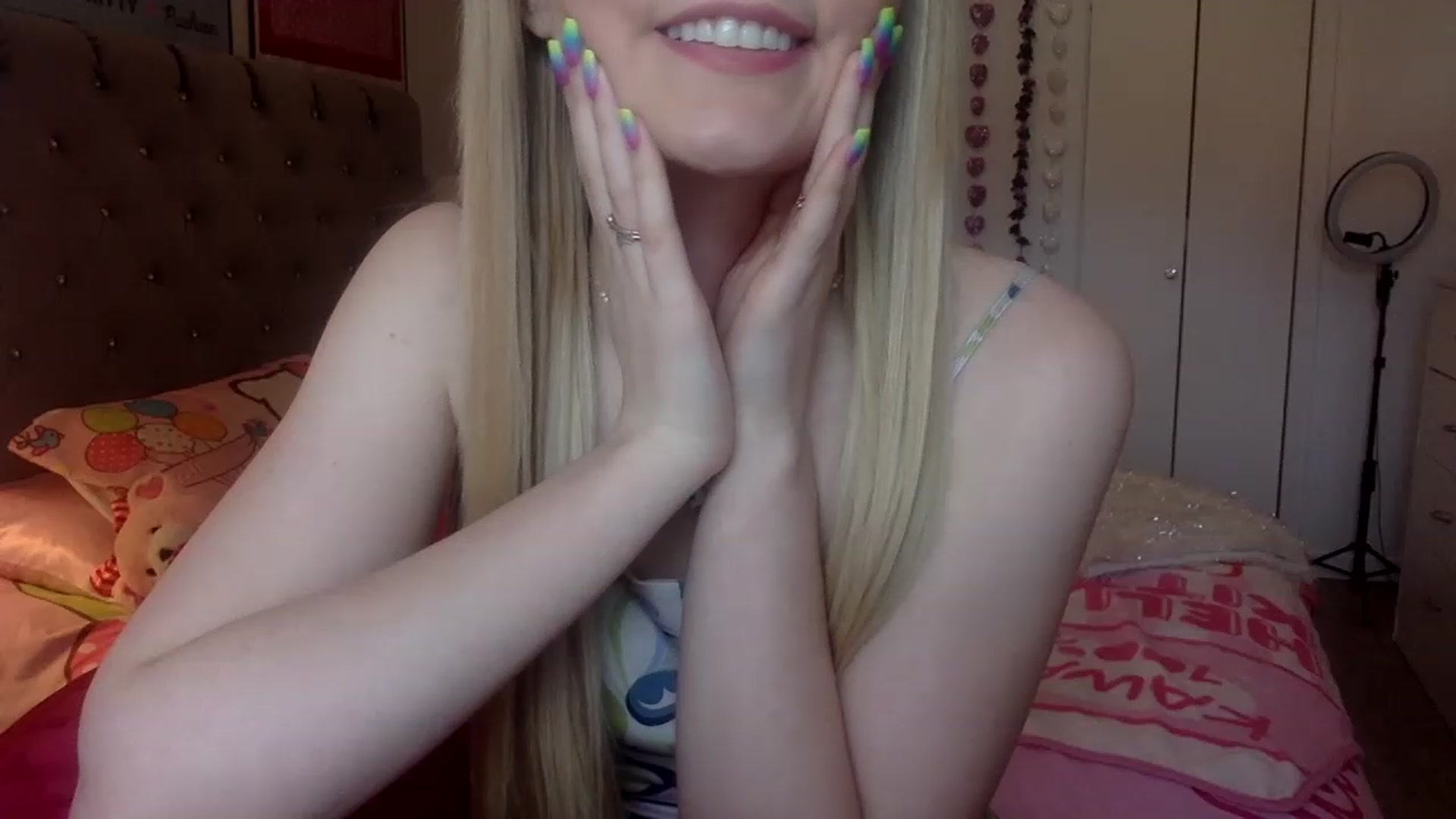 Gallery image thumbnail from Omg_emily's myfreecams stream on, 03/28/2023, 20:13 image 15 of 20