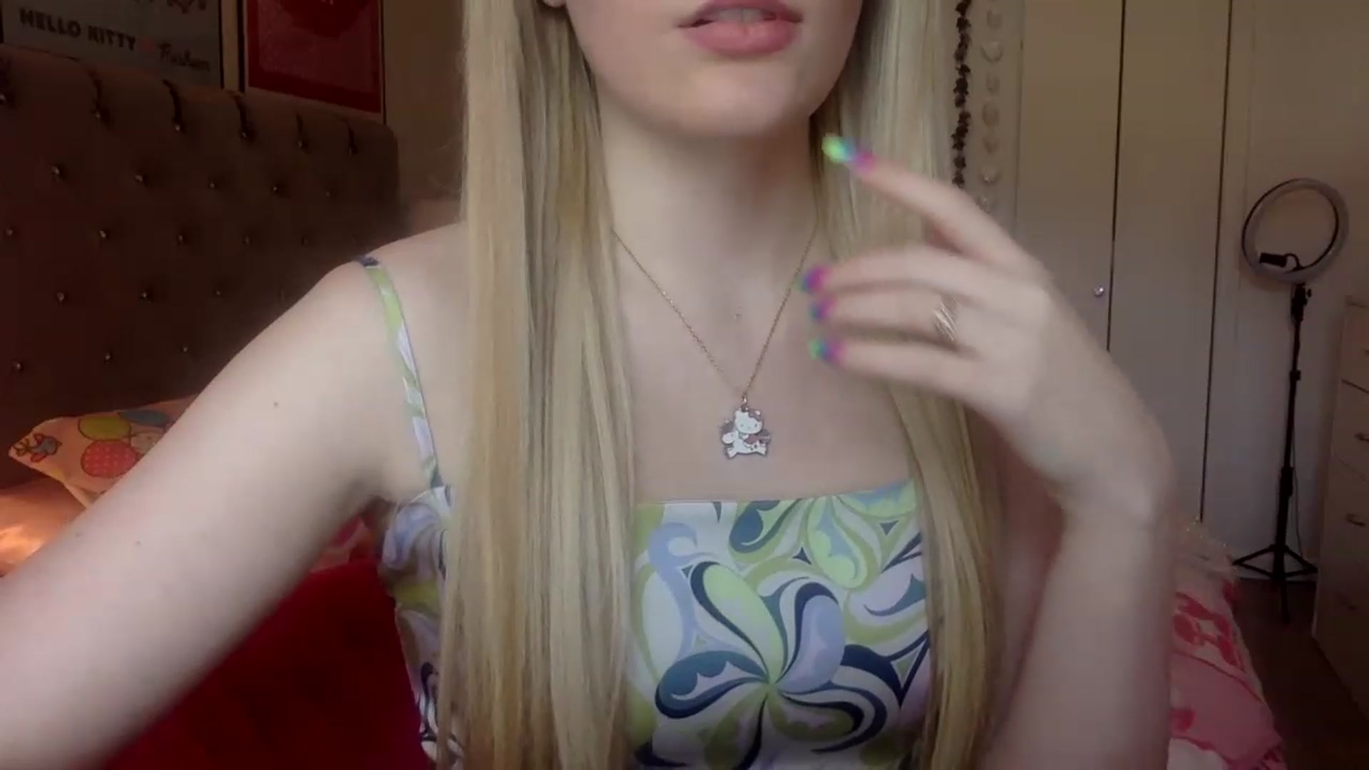 Gallery image thumbnail from Omg_emily's myfreecams stream on, 03/28/2023, 20:13 image 10 of 20