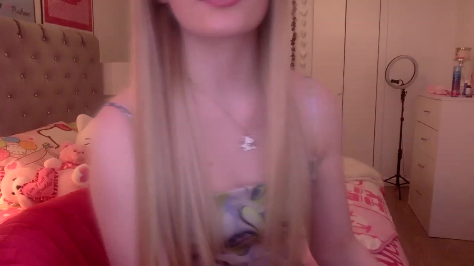 Gallery image thumbnail from Omg_emily's myfreecams stream on, 03/28/2023, 20:40 image 1 of 20