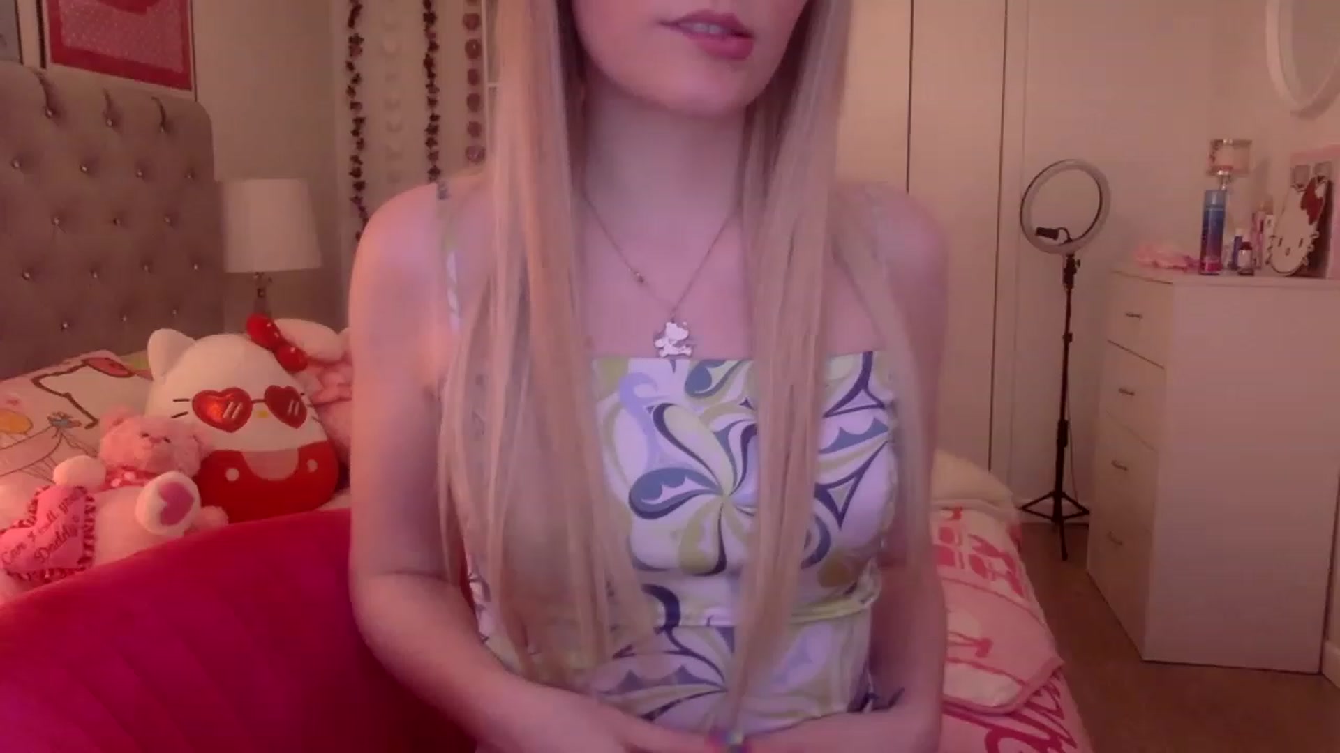 Gallery image thumbnail from Omg_emily's myfreecams stream on, 03/28/2023, 20:40 image 8 of 20