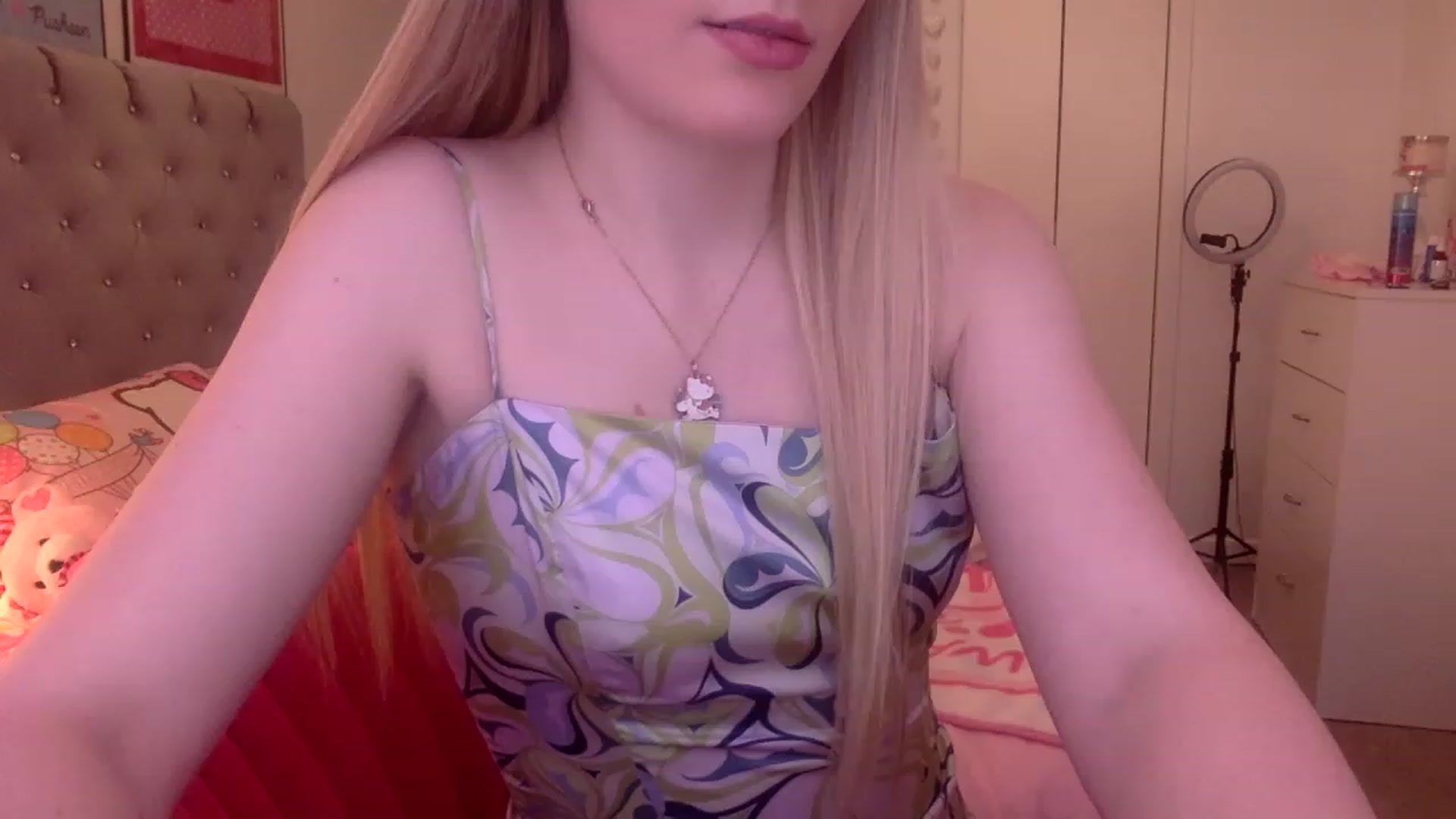 Gallery image thumbnail from Omg_emily's myfreecams stream on, 03/28/2023, 20:40 image 3 of 20