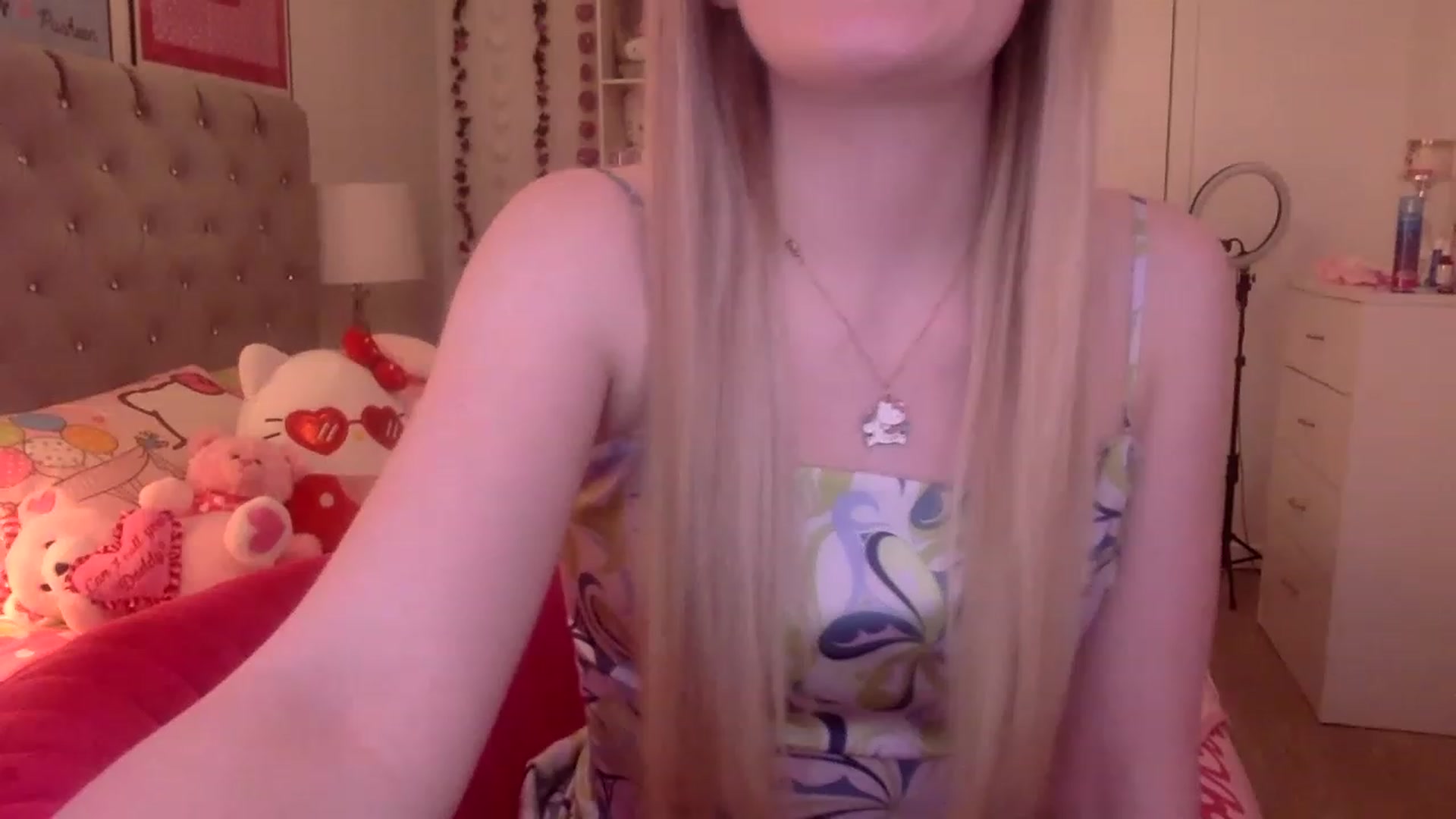 Gallery image thumbnail from Omg_emily's myfreecams stream on, 03/28/2023, 20:40 image 5 of 20