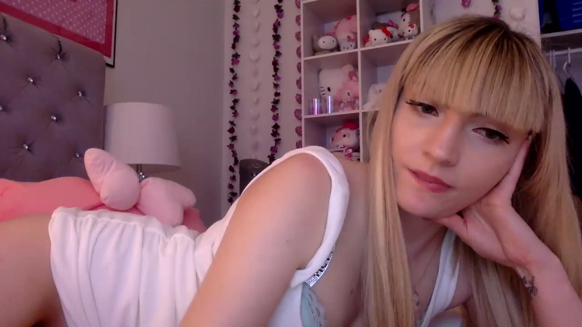 Gallery image thumbnail from Omg_emily's myfreecams stream on, 03/29/2023, 19:42 image 5 of 20