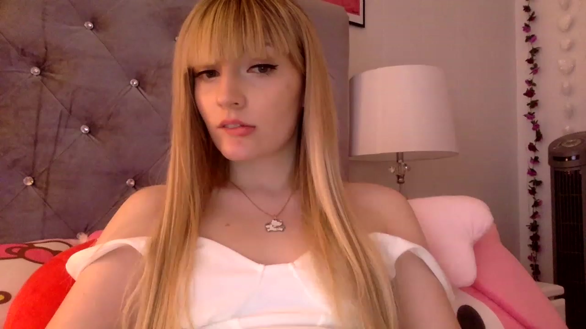 Gallery image thumbnail from Omg_emily's myfreecams stream on, 03/29/2023, 21:07 image 15 of 20