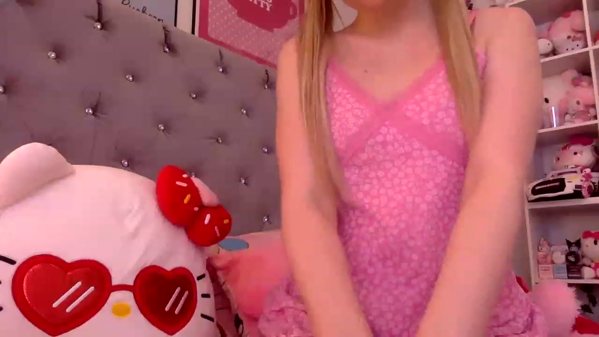 Gallery image thumbnail from Omg_emily's myfreecams stream on, 03/30/2023, 18:58 image 10 of 20