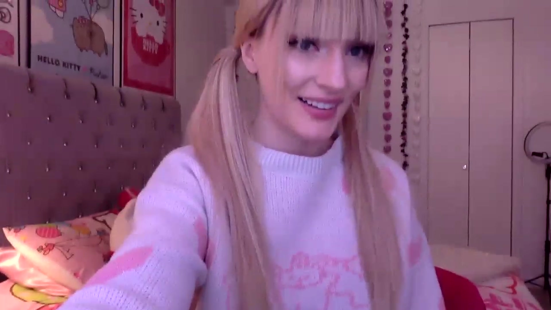 Gallery image thumbnail from Omg_emily's myfreecams stream on, 03/30/2023, 19:45 image 7 of 20