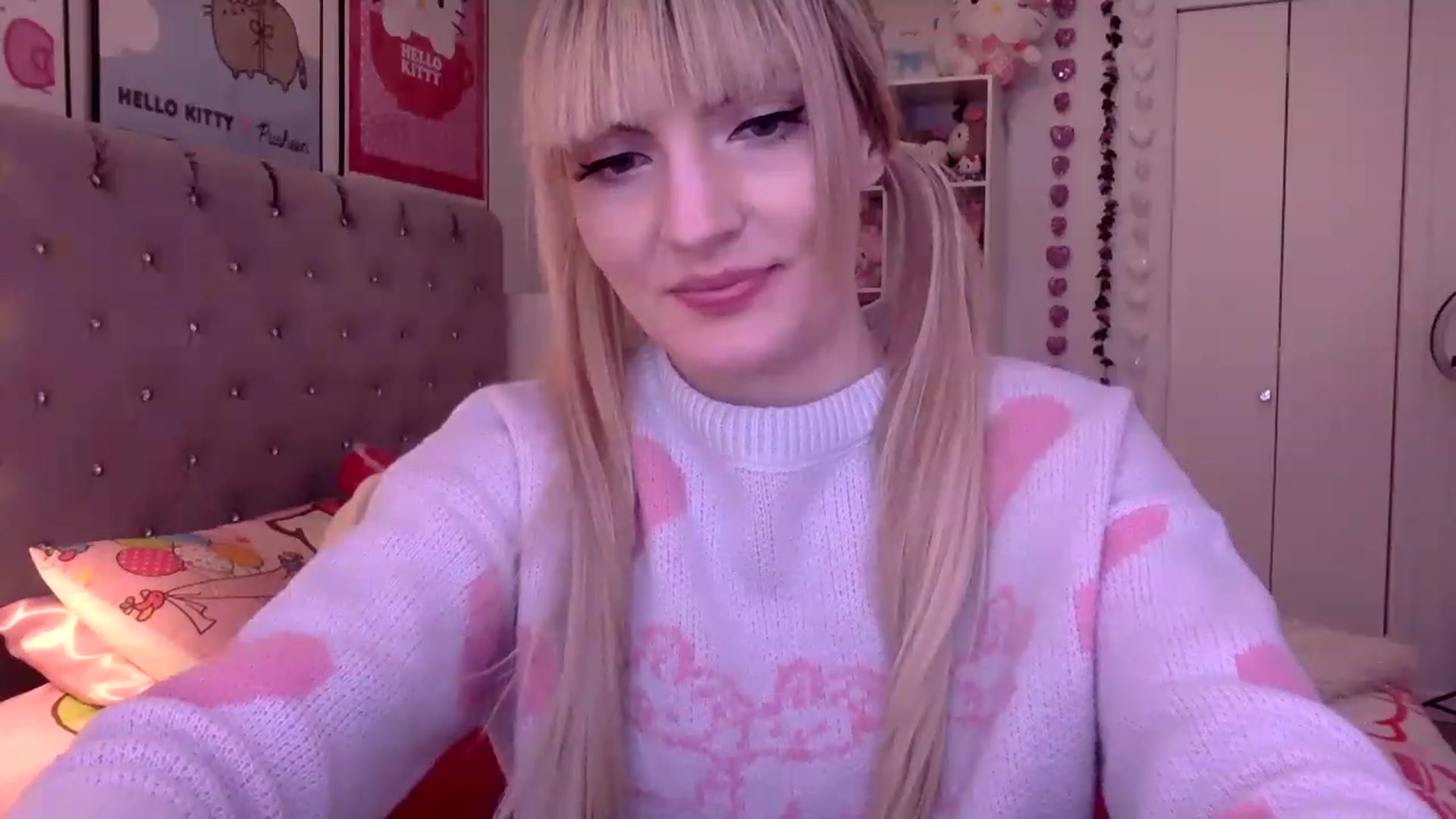 Gallery image thumbnail from Omg_emily's myfreecams stream on, 03/30/2023, 19:45 image 17 of 20