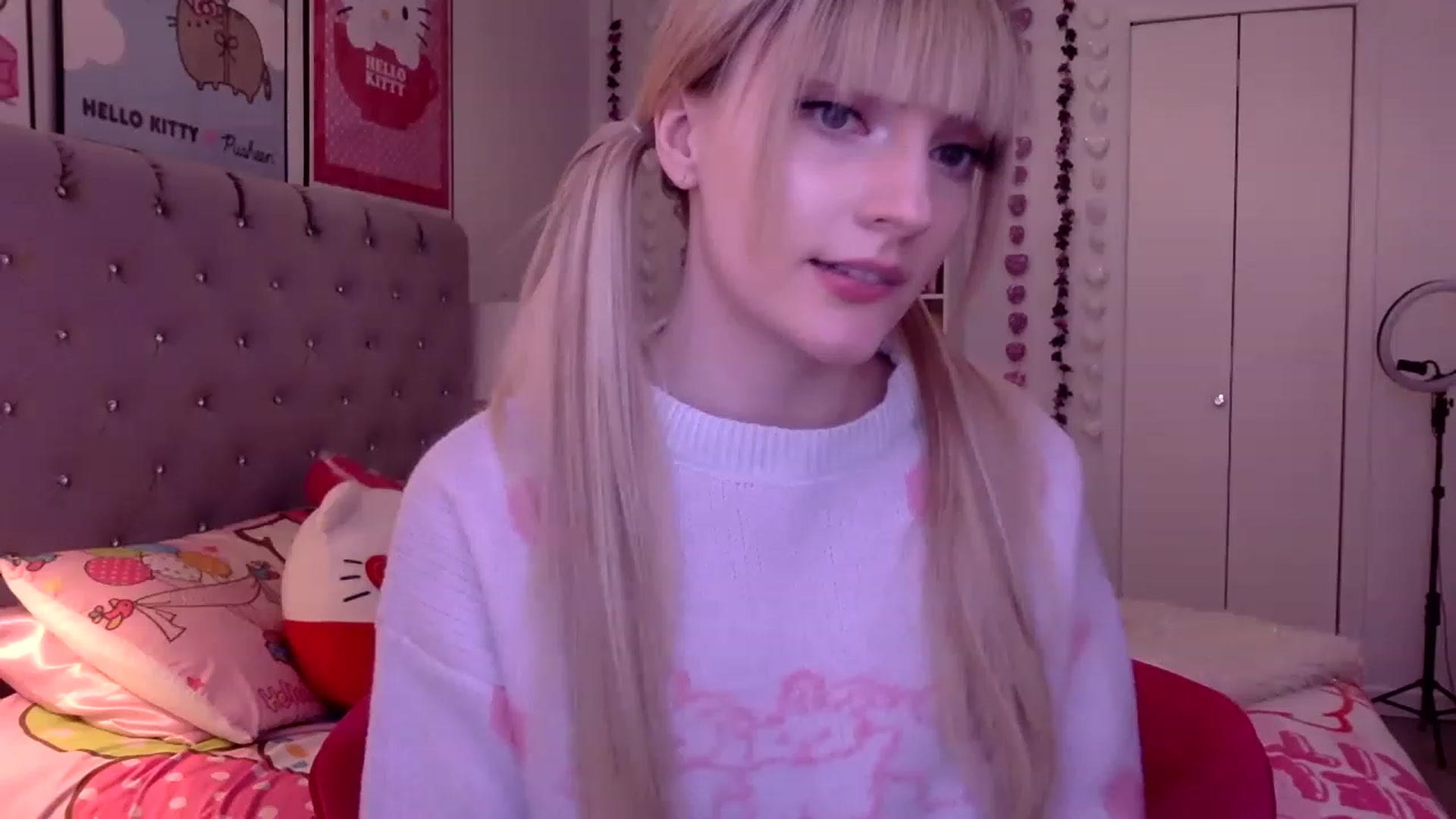 Gallery image thumbnail from Omg_emily's myfreecams stream on, 03/30/2023, 19:45 image 9 of 20