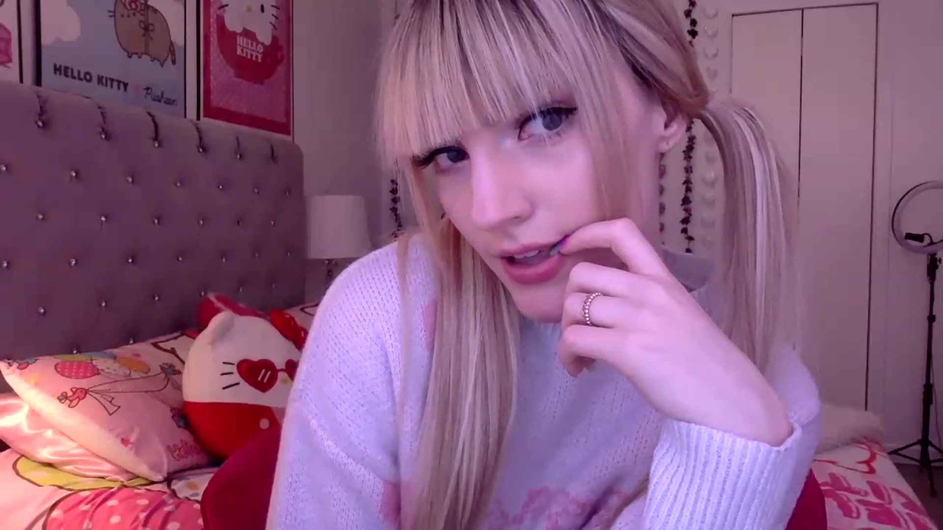 Gallery image thumbnail from Omg_emily's myfreecams stream on, 03/30/2023, 19:45 image 10 of 20