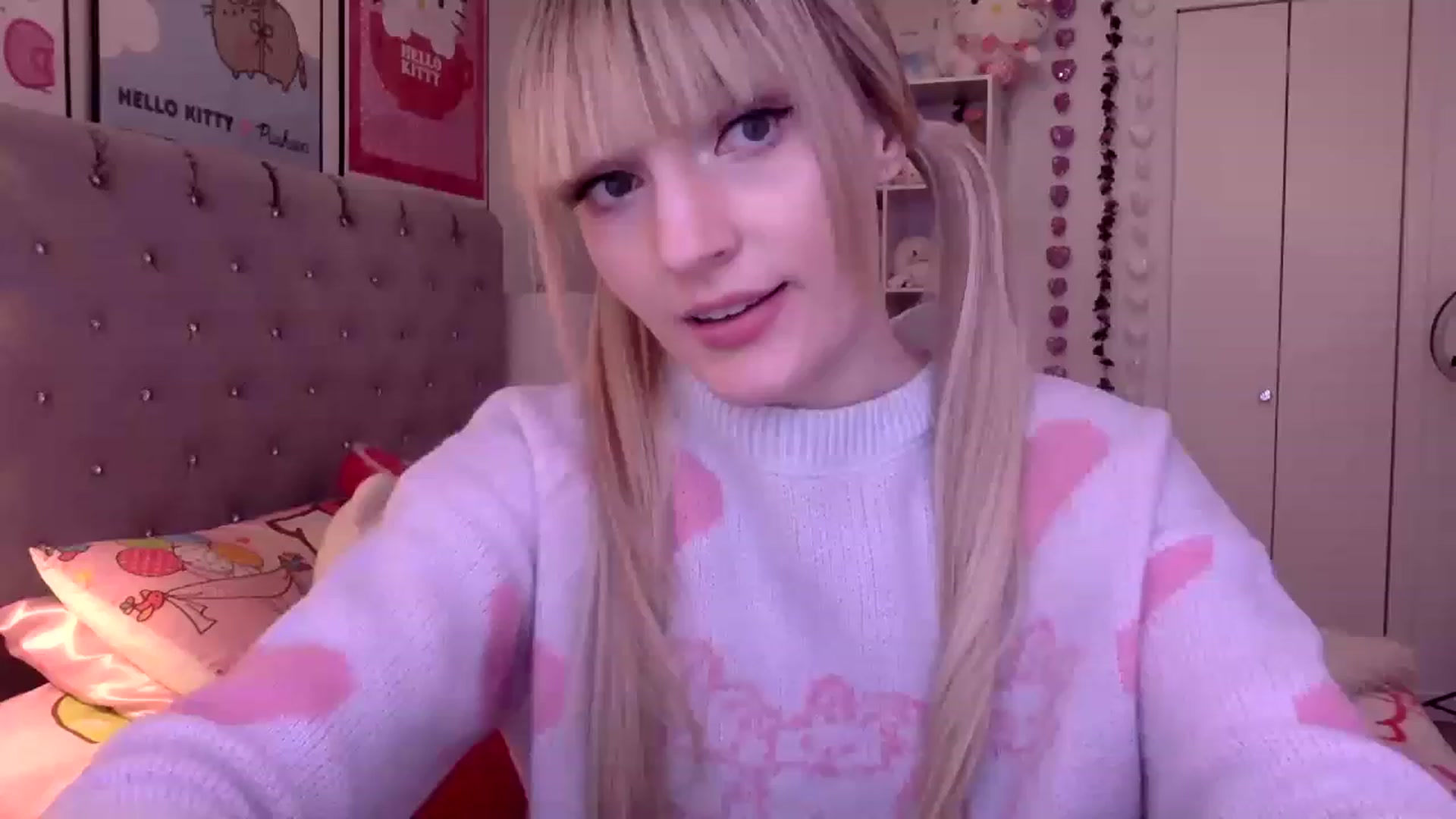 Gallery image thumbnail from Omg_emily's myfreecams stream on, 03/30/2023, 19:45 image 16 of 20